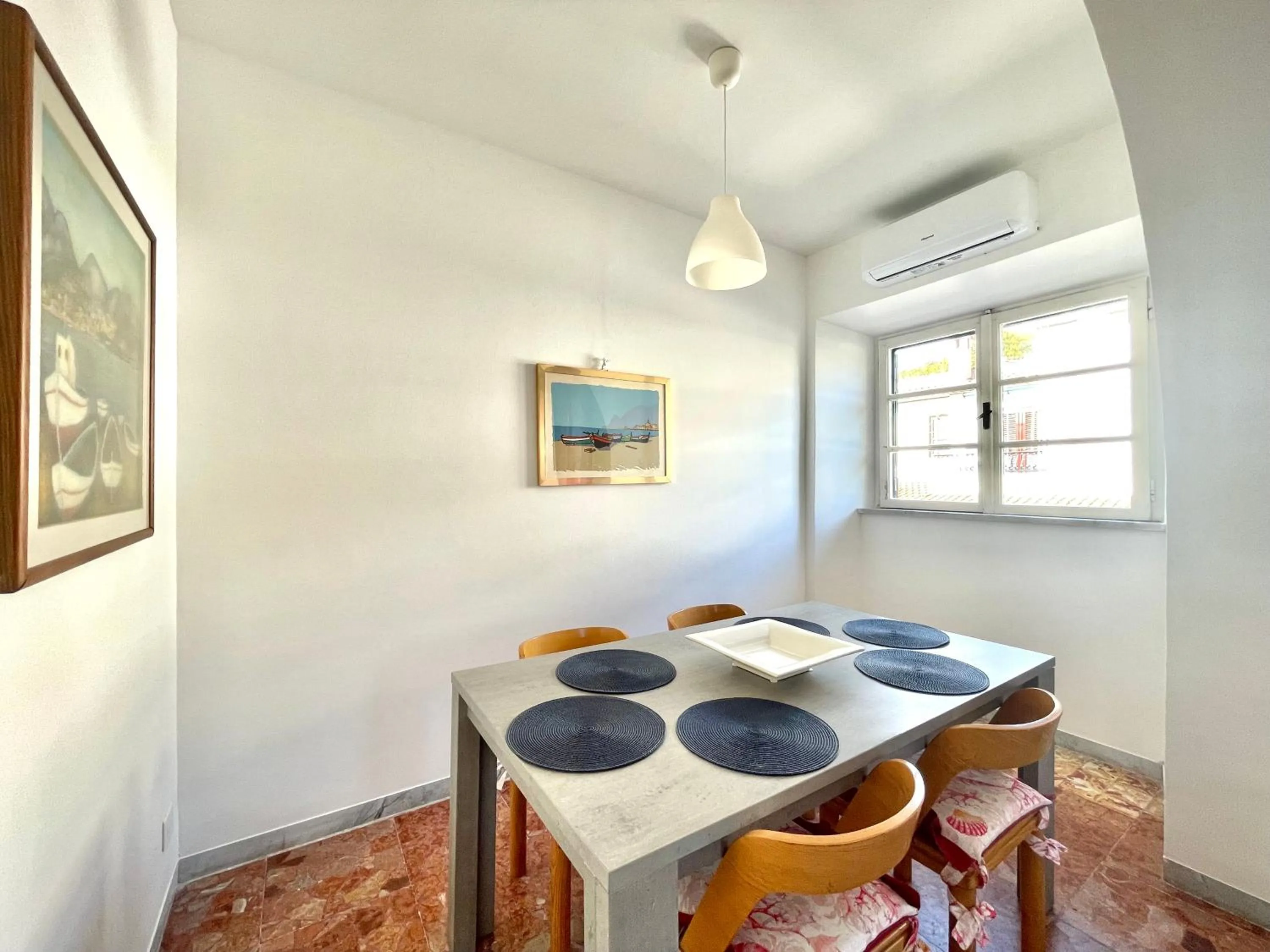 Dining area in DOMUS MARI a due passi dal mare Anzio Cincinnato