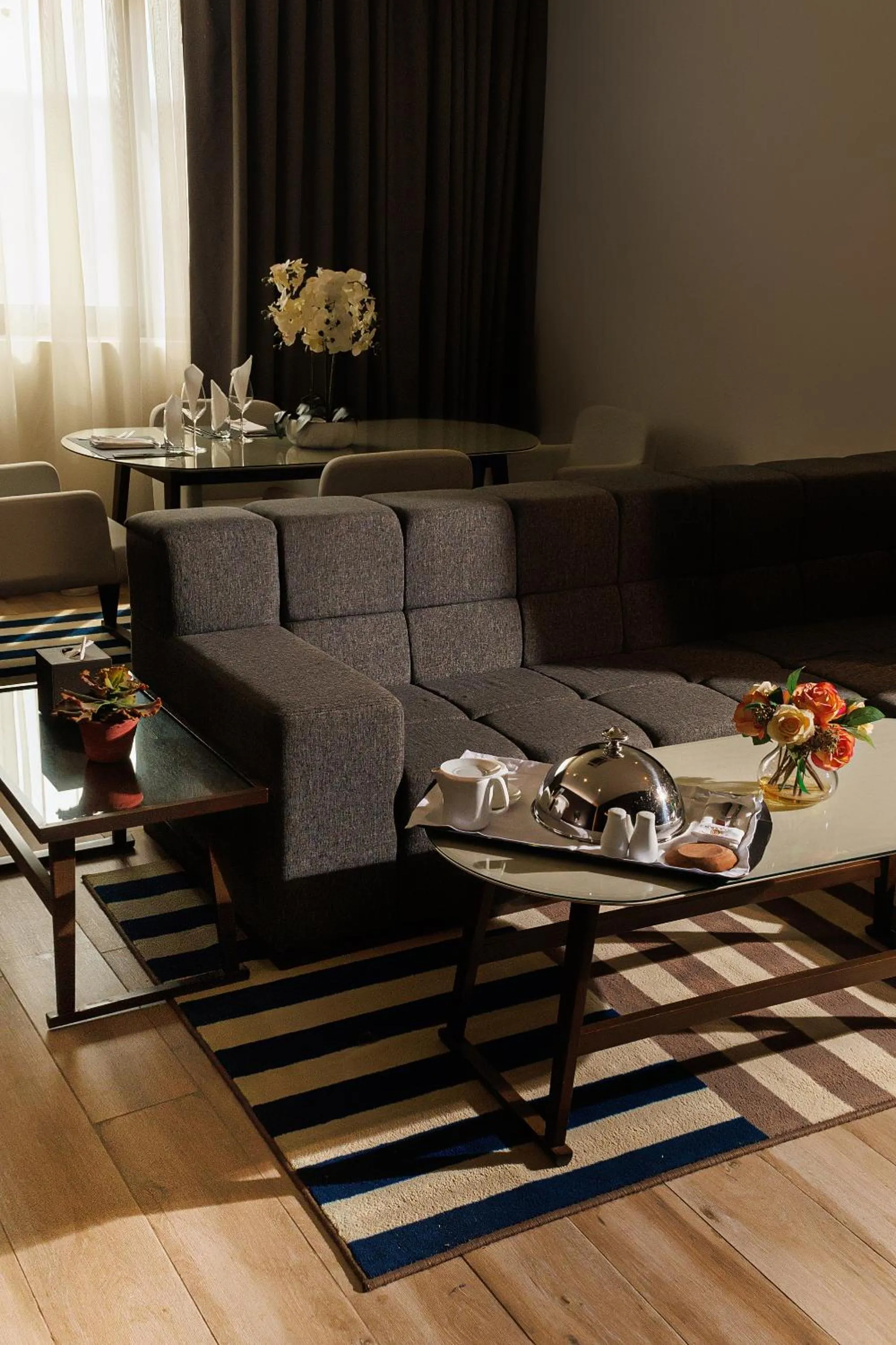 Living room in Riviera Royal Hotel