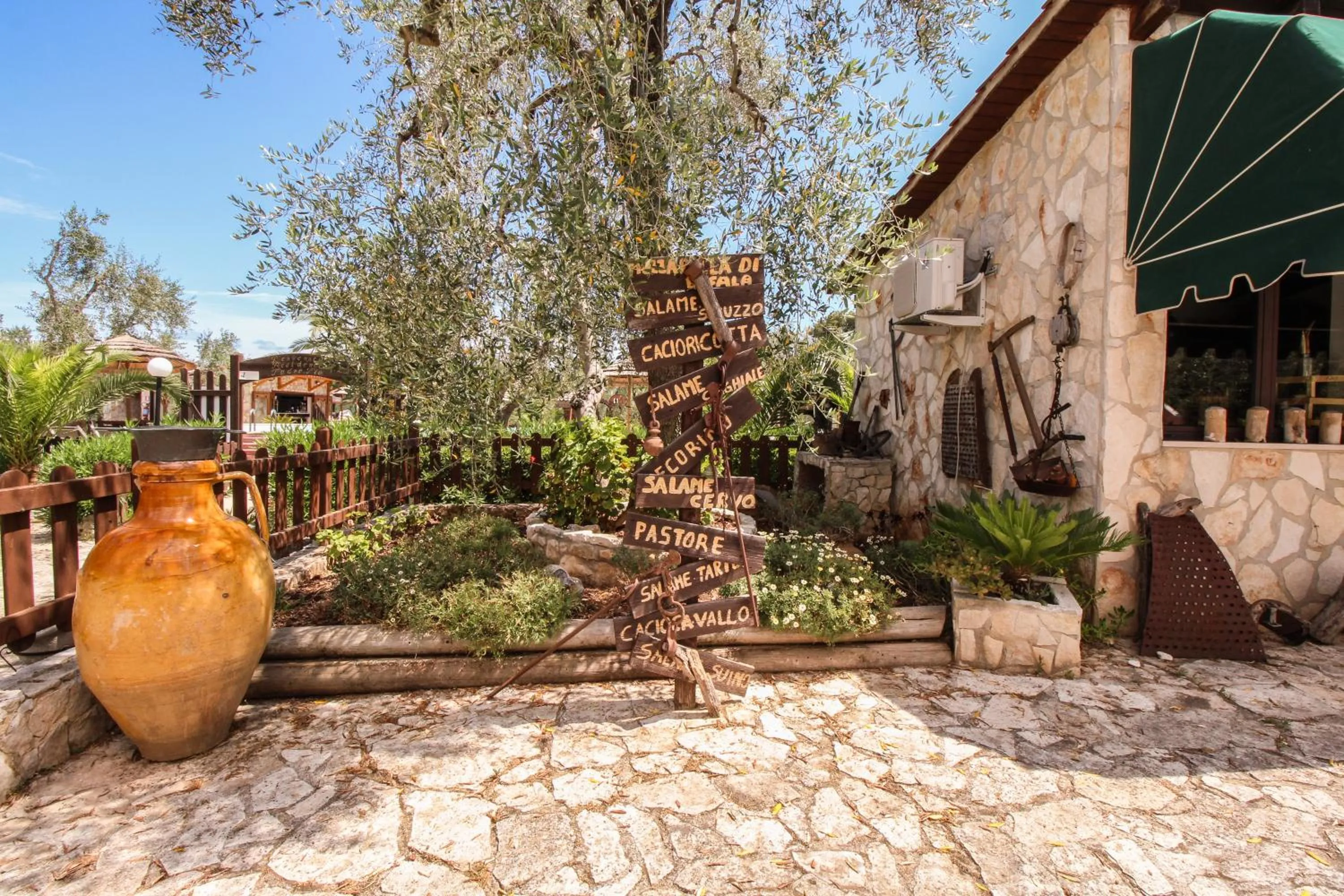 Decorative detail in Tenuta Padre Pio