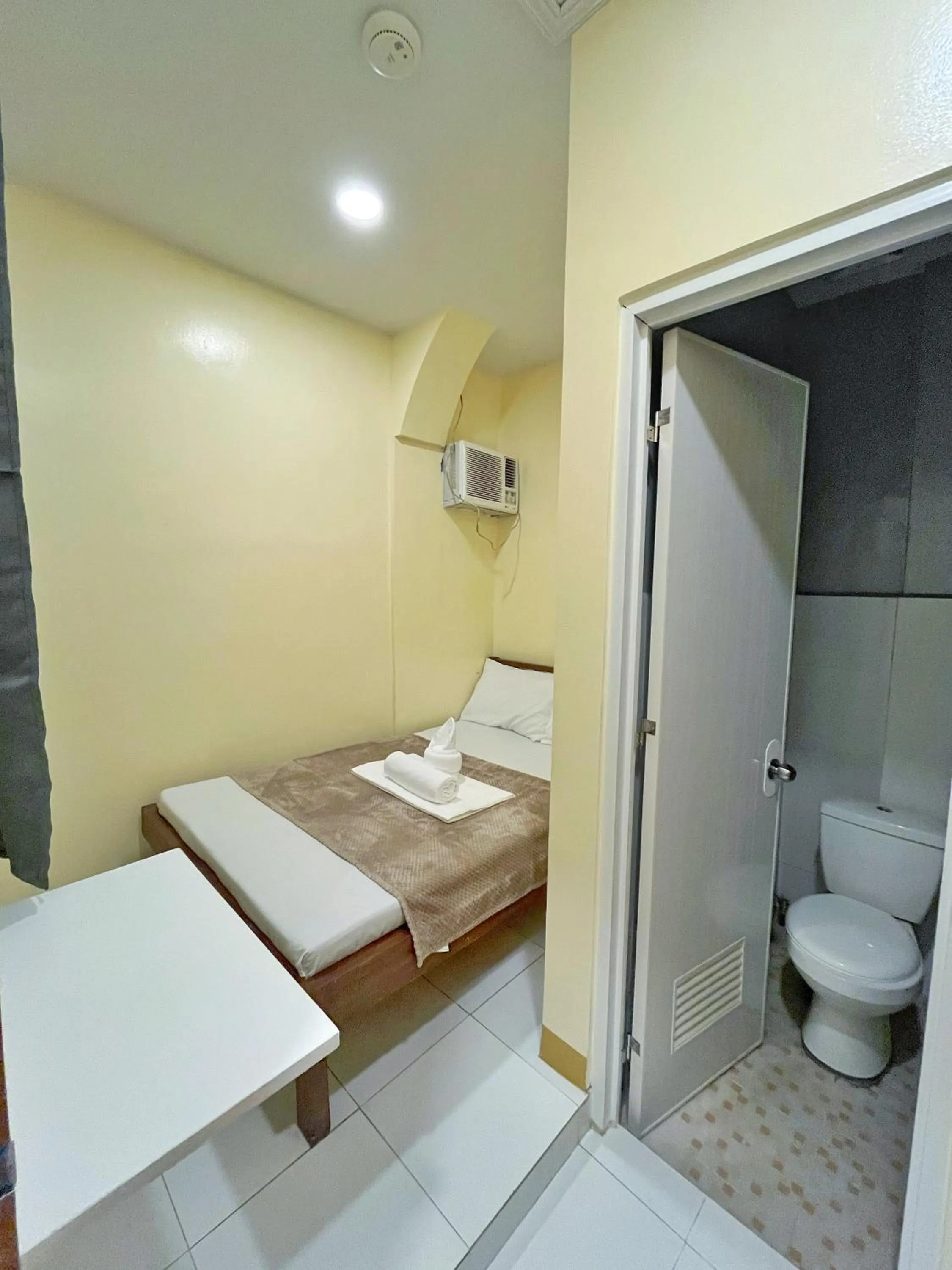 Photo of the whole room in Zuric Pension House