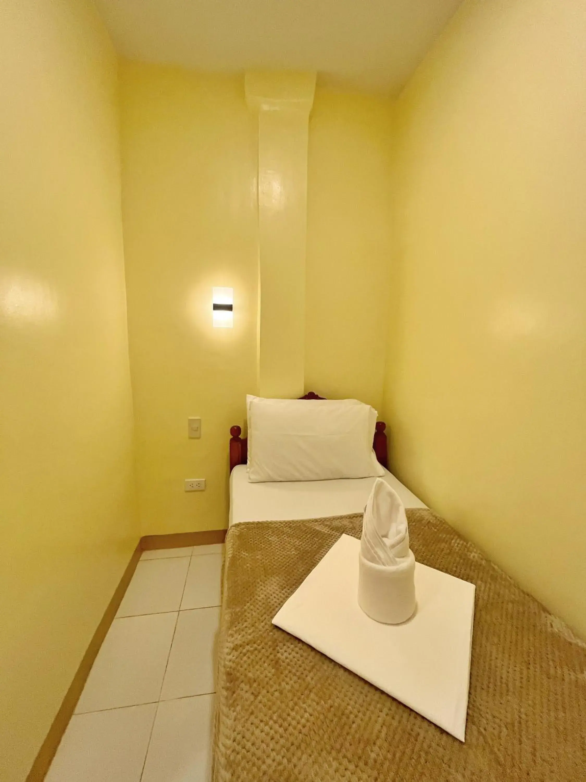 Single Room with Private Bathroom - single occupancy in Zuric Pension House Single Room with Private Bathroom - single occupancy in Zuric Pension House