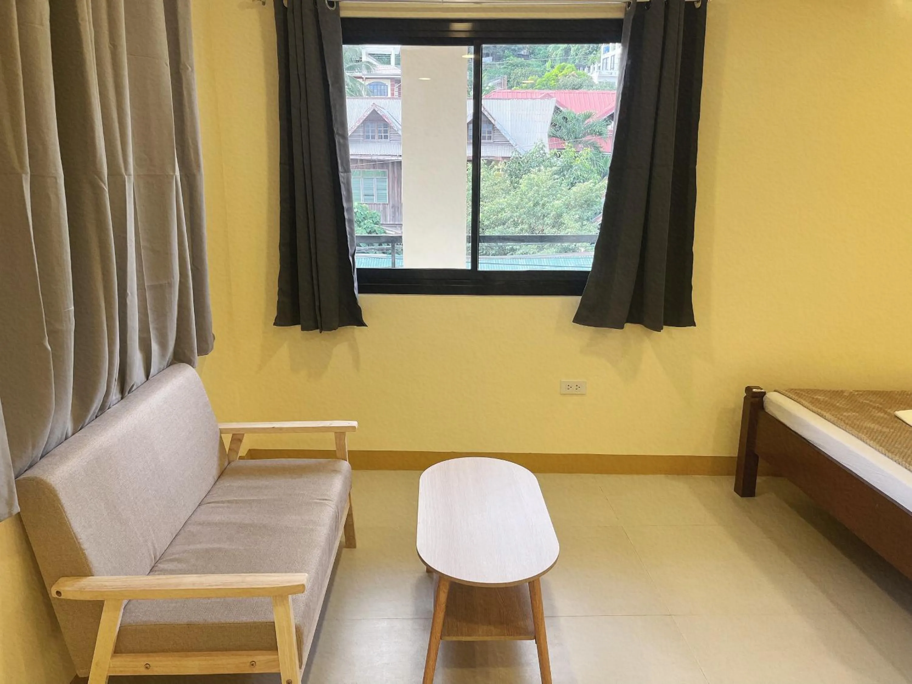 Living room, Bed in Zuric Pension House