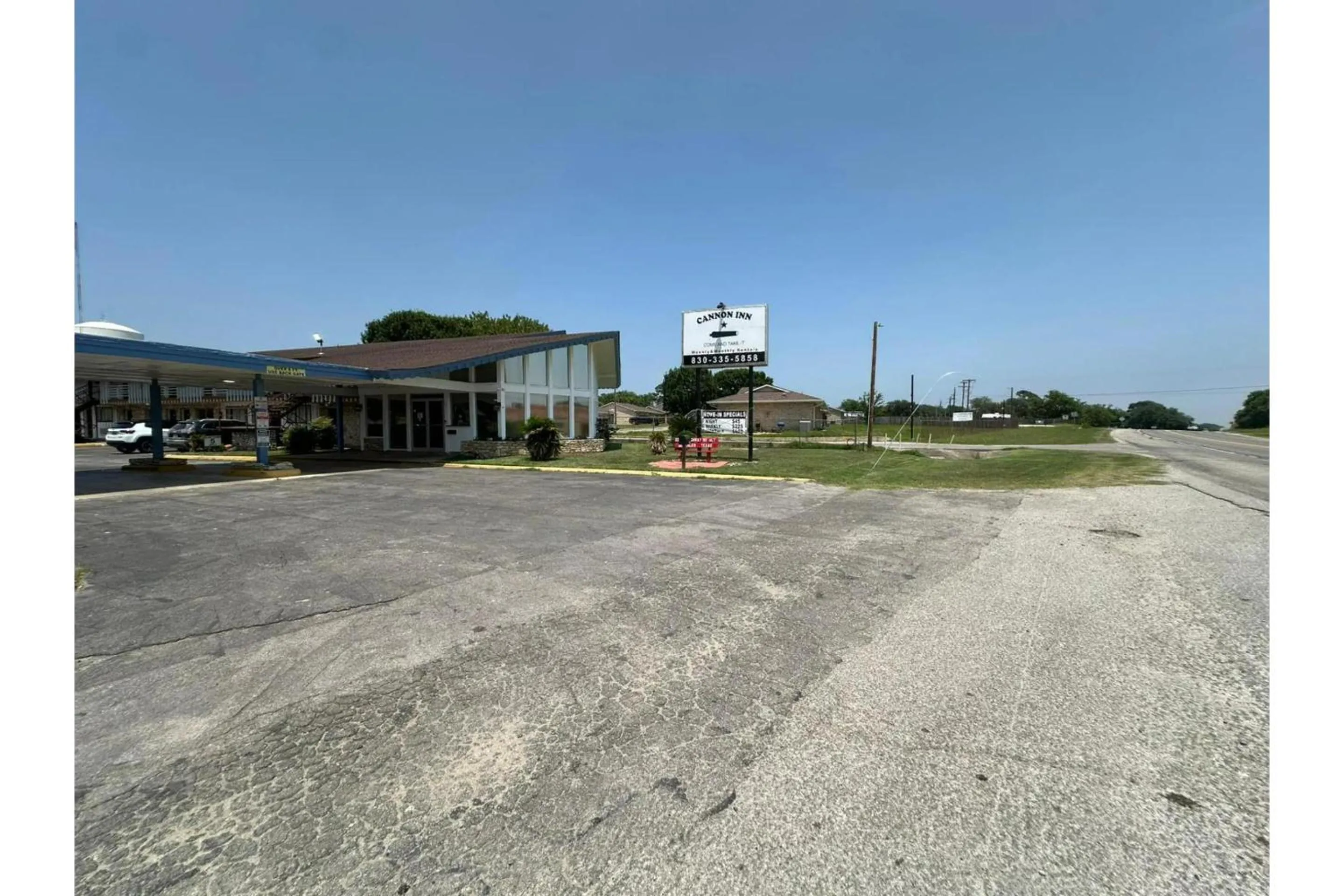 Facade/entrance in Cannon Inn By Capital O Gonzales Tx