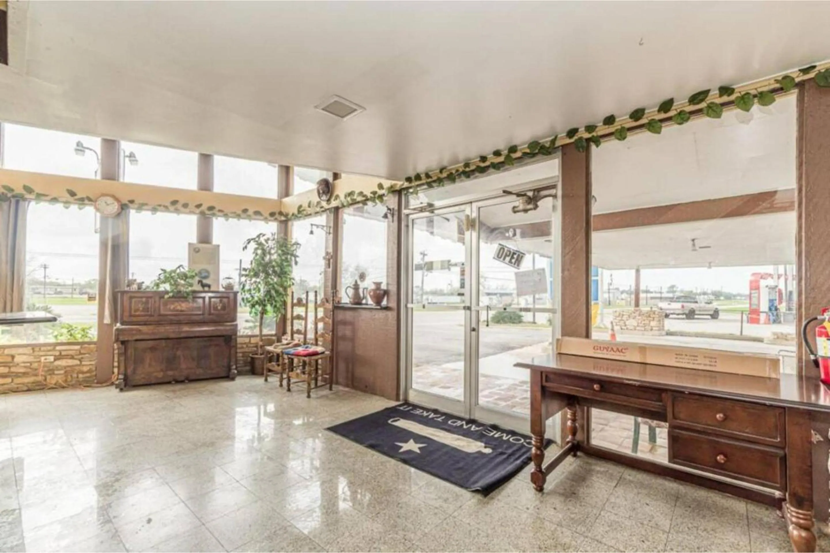 Lobby or reception in Cannon Inn By Capital O Gonzales Tx