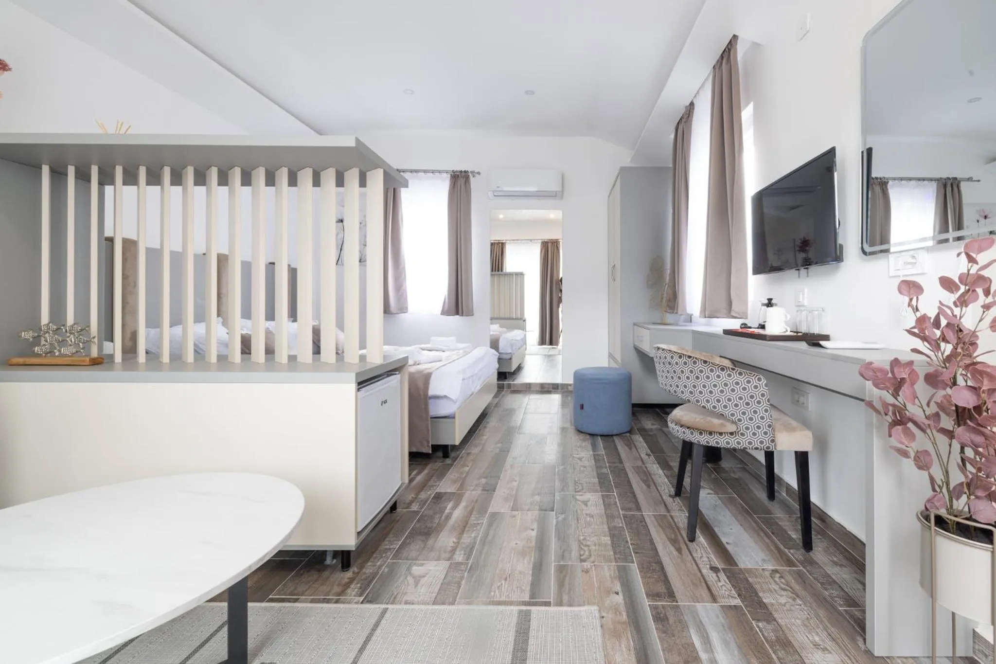 TV and multimedia, Bed in Hotel Reset