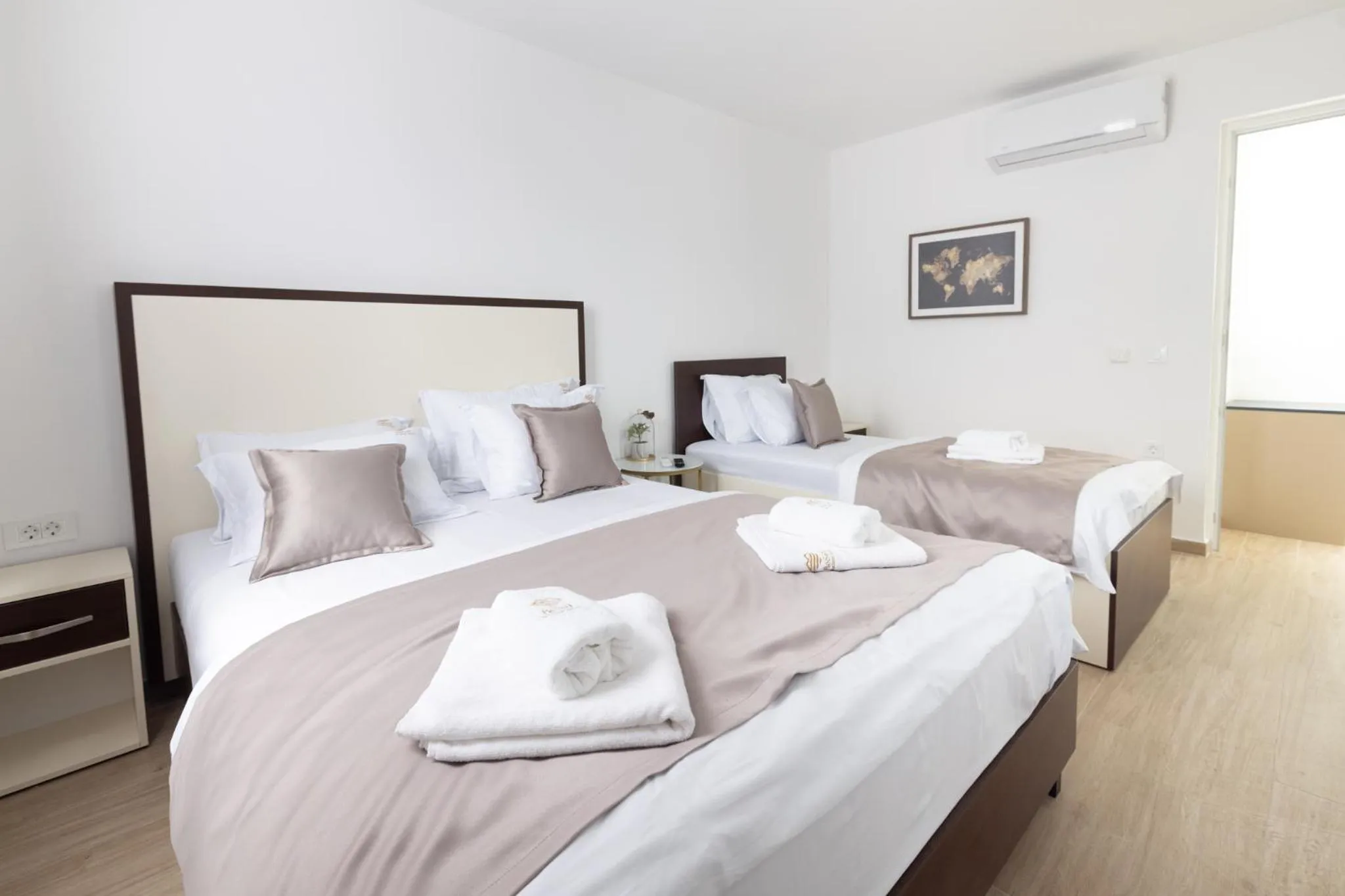 Bedroom, Bed in Hotel Reset