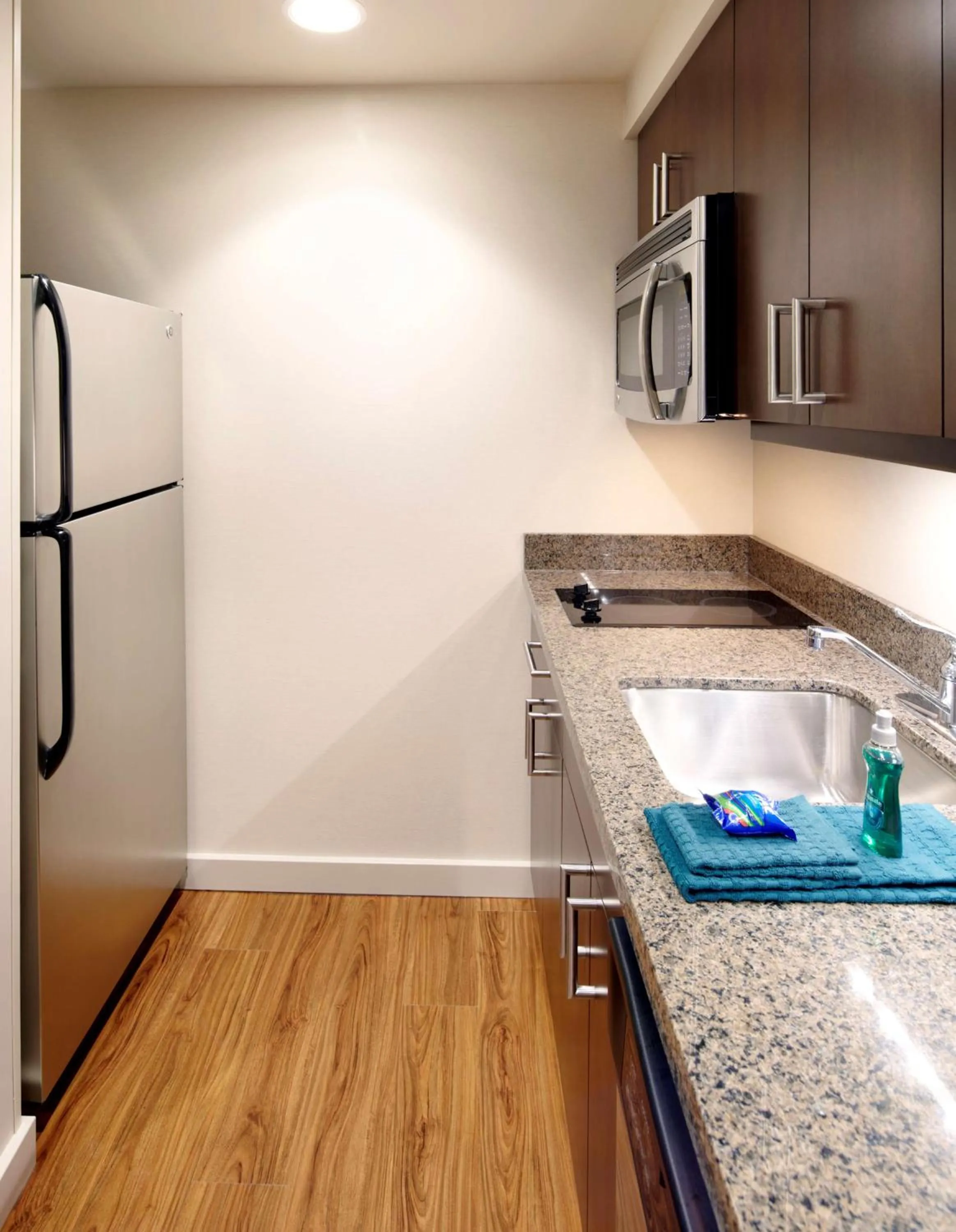 Kitchen or kitchenette in Homewood Suites by Hilton Pittsburgh Airport/Robinson Mall Area