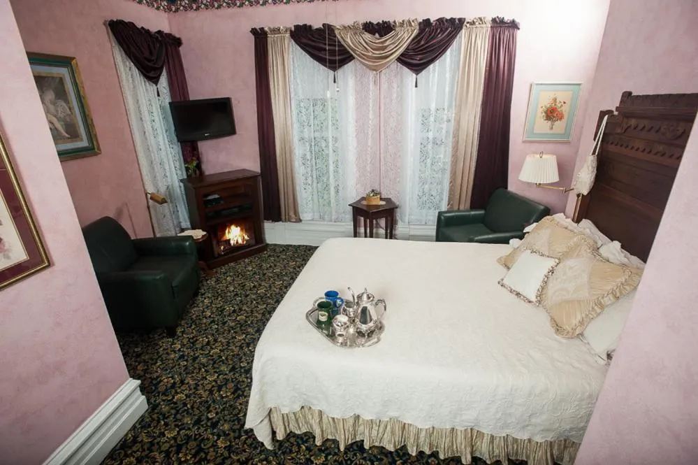 Day, Bed in Market Street Inn