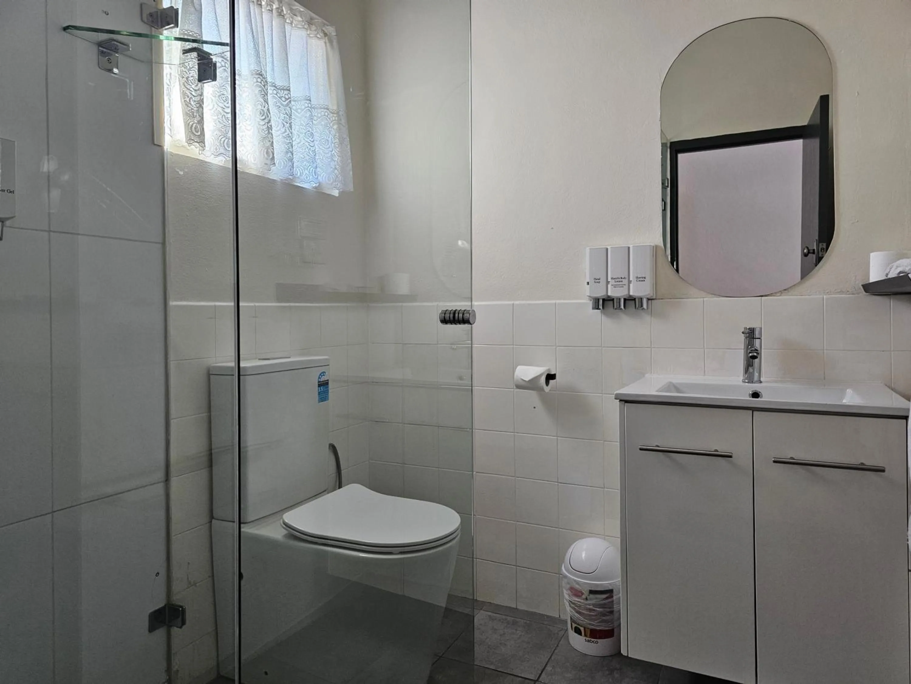 Shower in Country Lodge Motor Inn