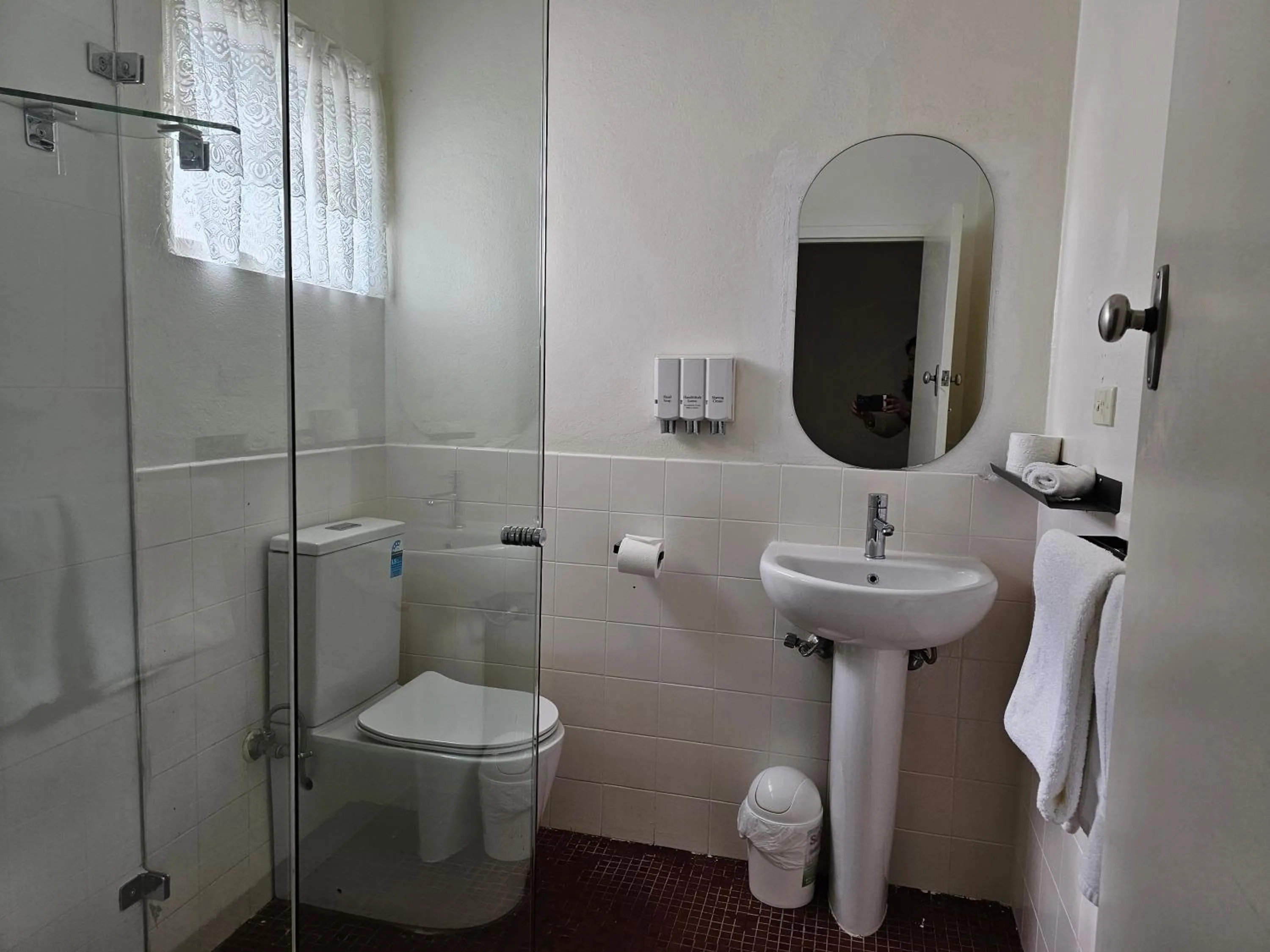 Shower in Country Lodge Motor Inn