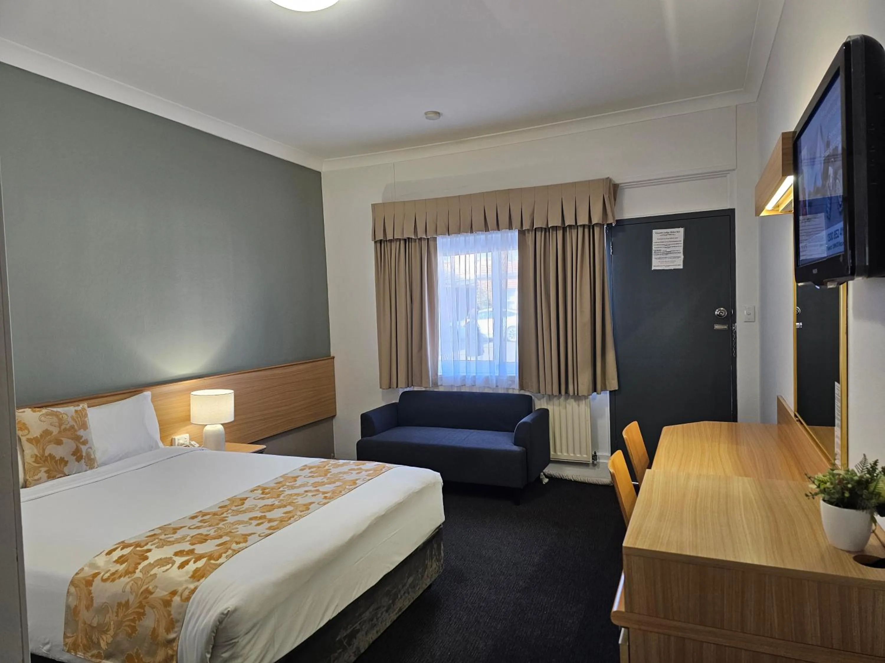 Photo of the whole room, Bed in Country Lodge Motor Inn