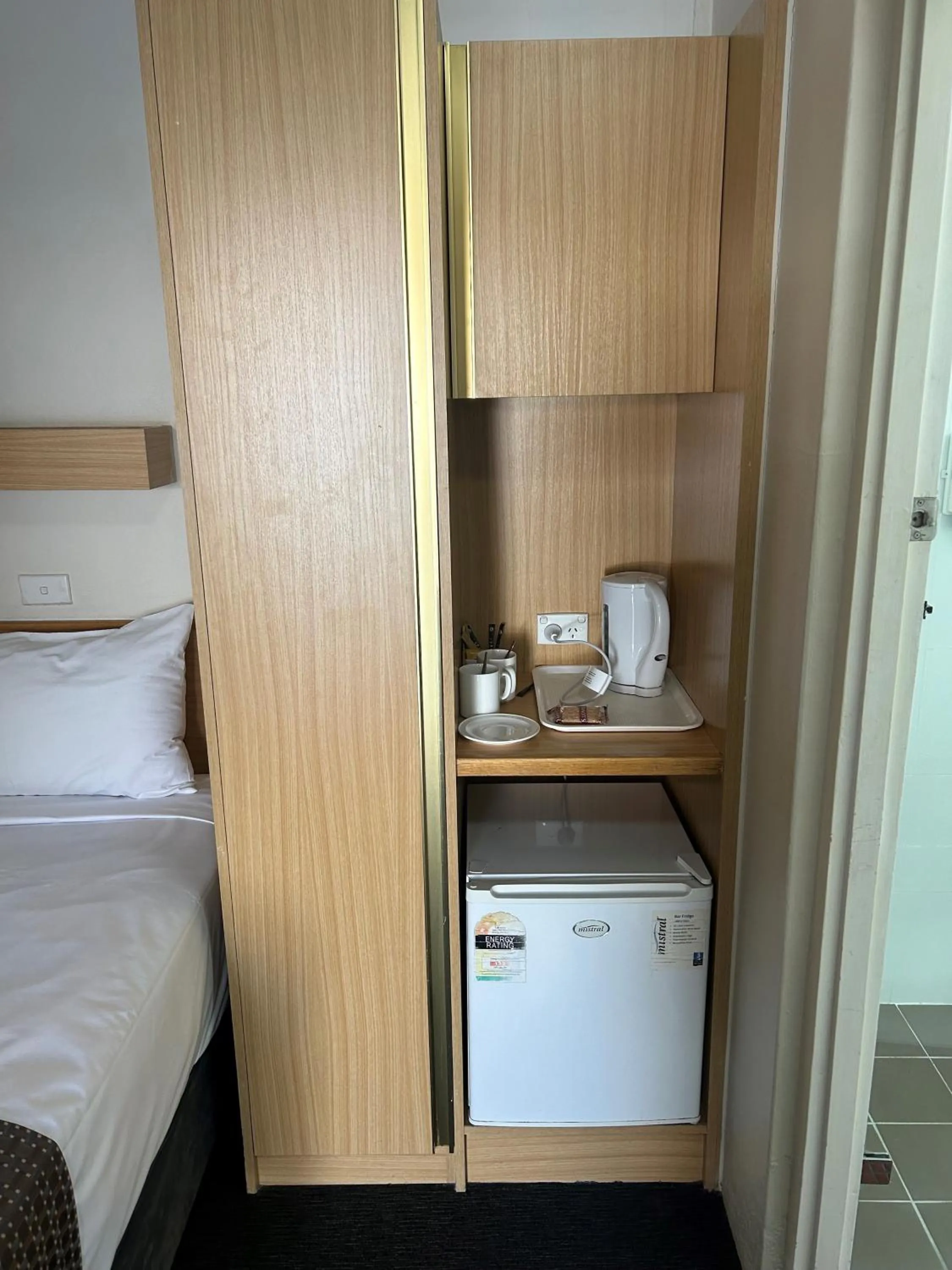 Coffee/tea facilities, Bed in Country Lodge Motor Inn