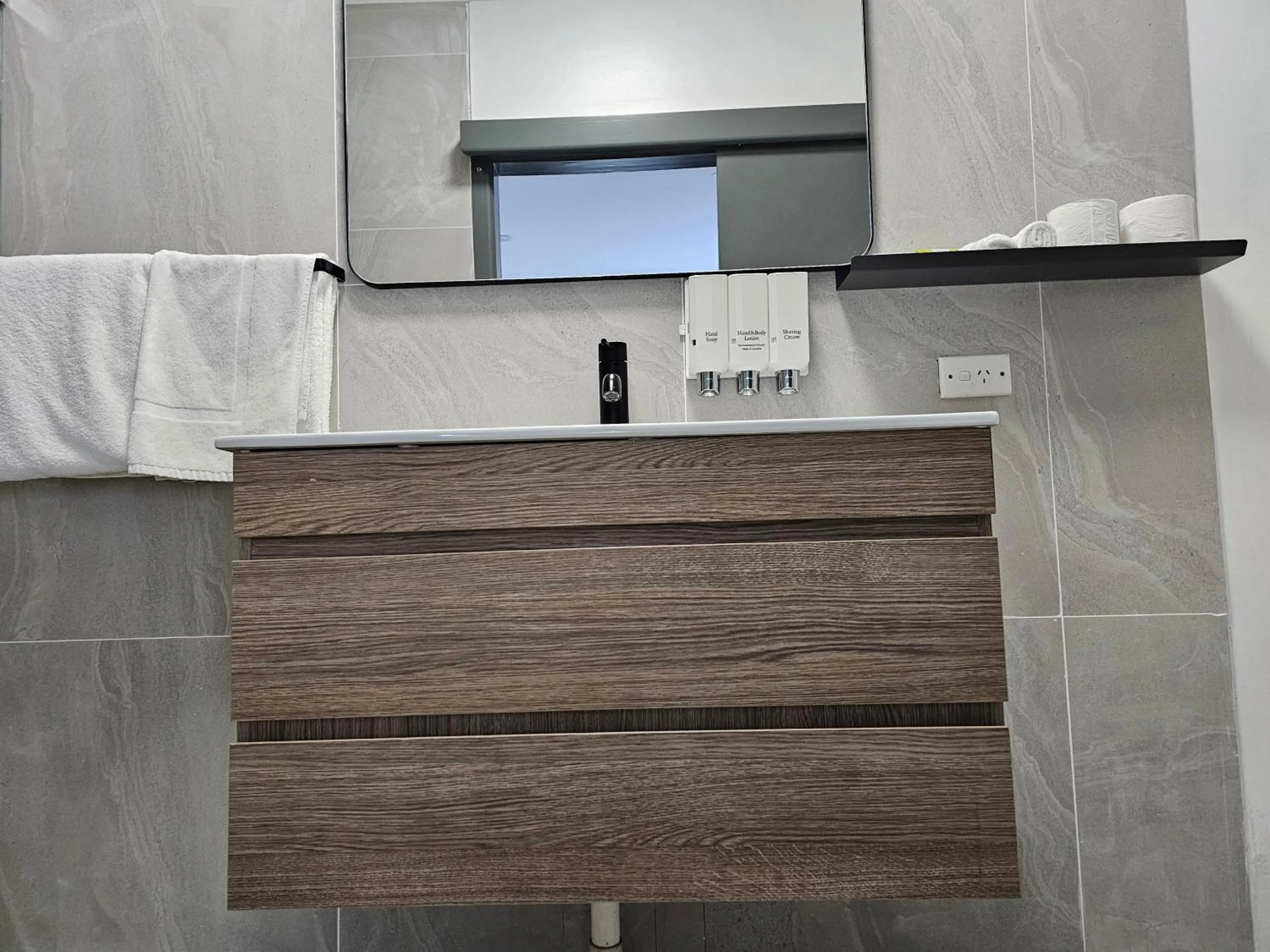 Bathroom in Country Lodge Motor Inn