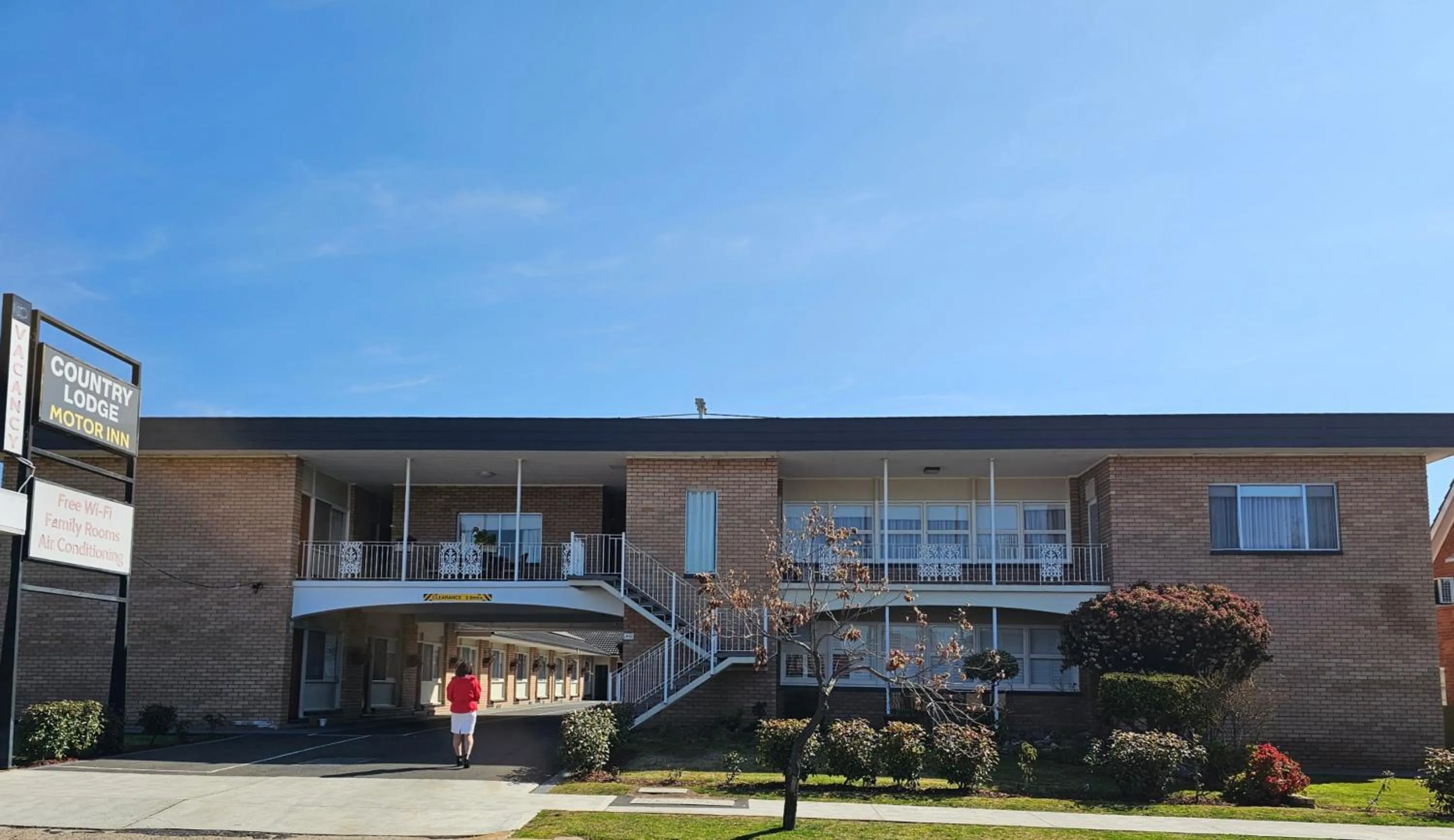 Property building in Country Lodge Motor Inn