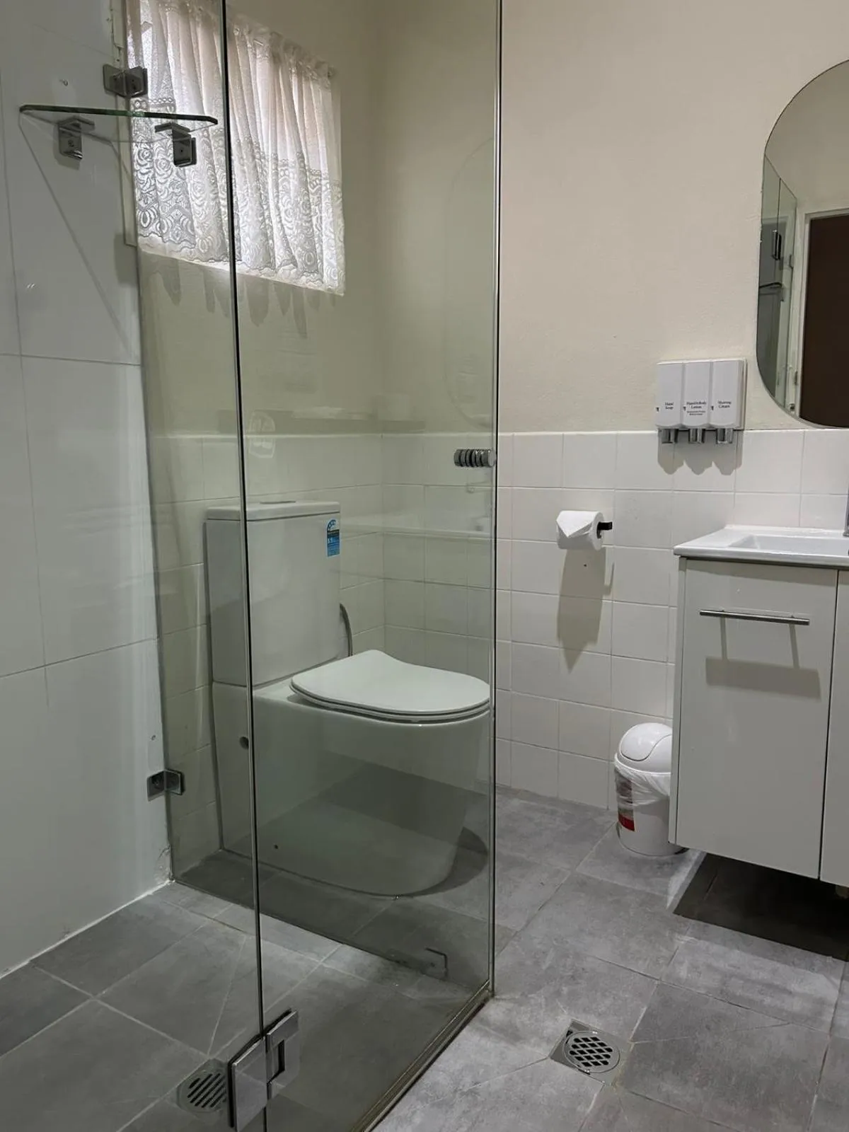 Bathroom in Country Lodge Motor Inn