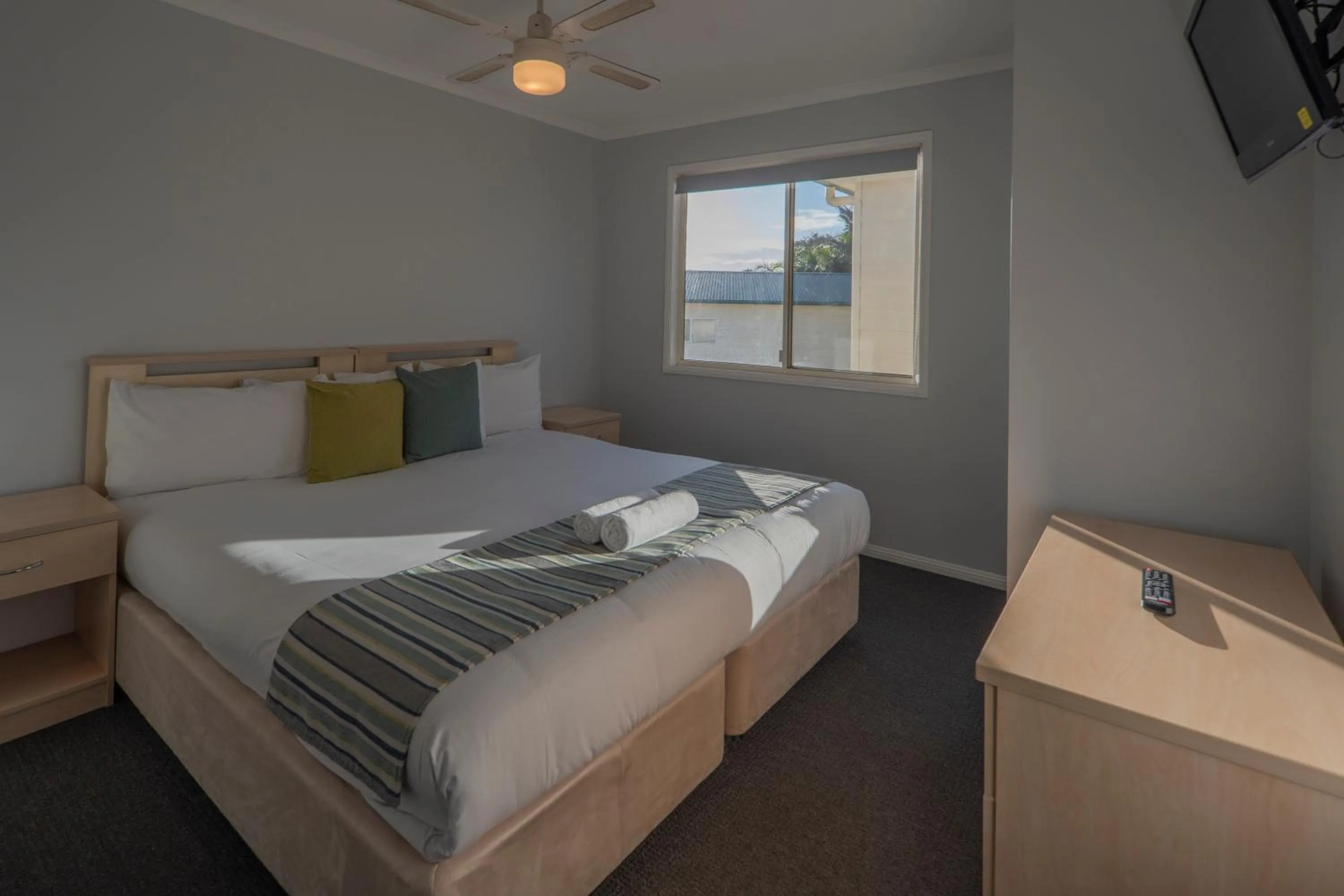 Photo of the whole room, Bed in Ingenia Holidays One Mile Beach