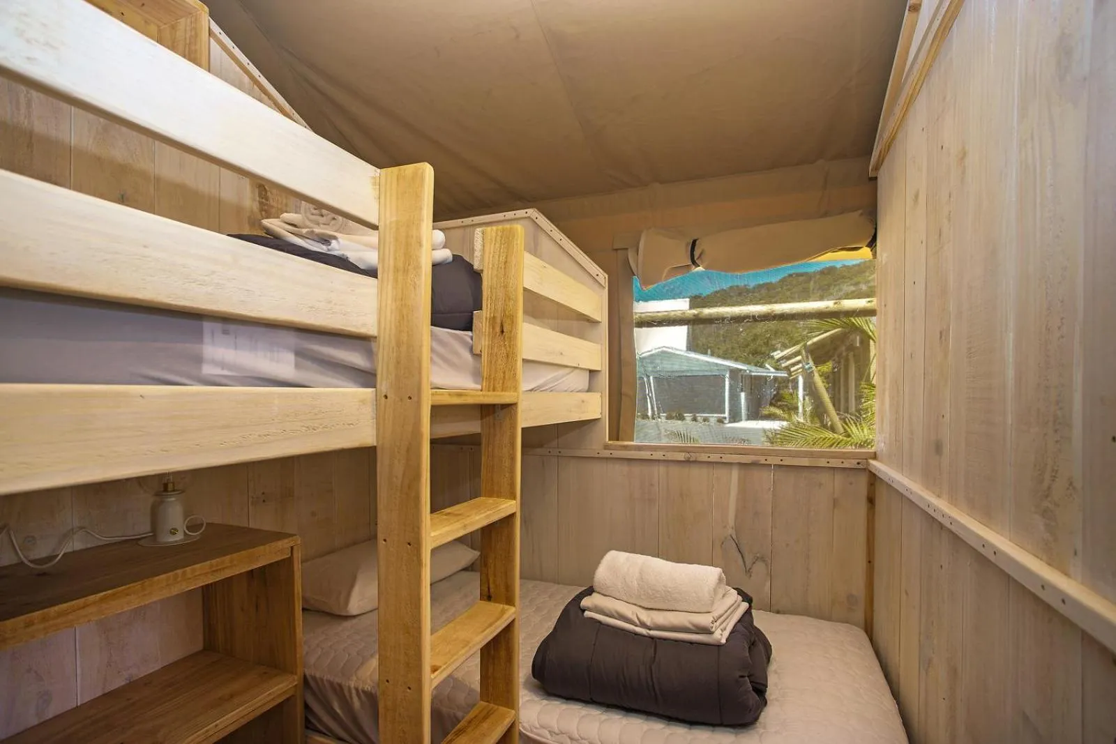 Photo of the whole room, Bed in Ingenia Holidays One Mile Beach