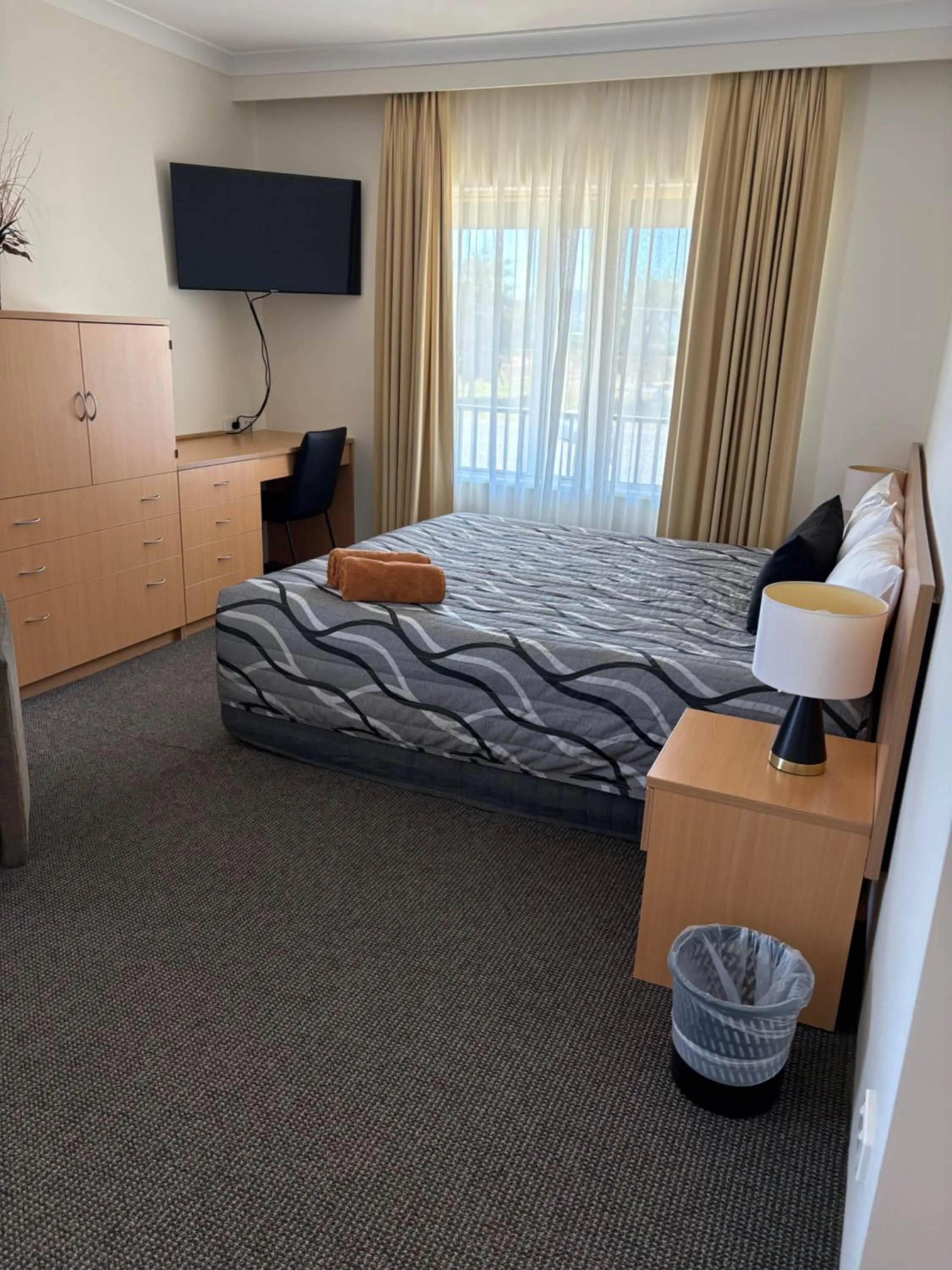 Bed in Golden Guitar Motor Inn