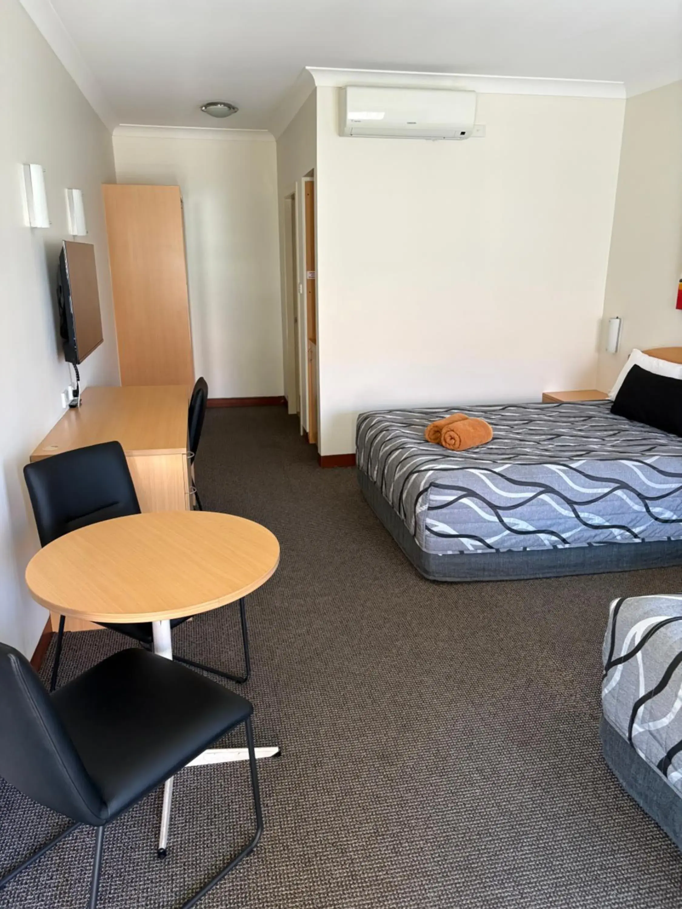 Twin Room in Golden Guitar Motor Inn Twin Room in Golden Guitar Motor Inn