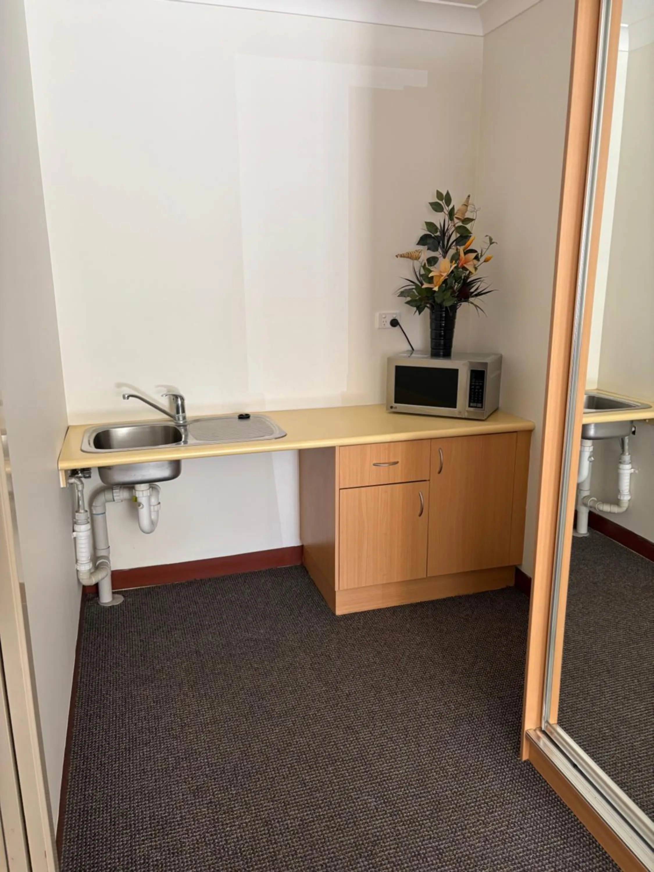 Golden Guitar Motor Inn