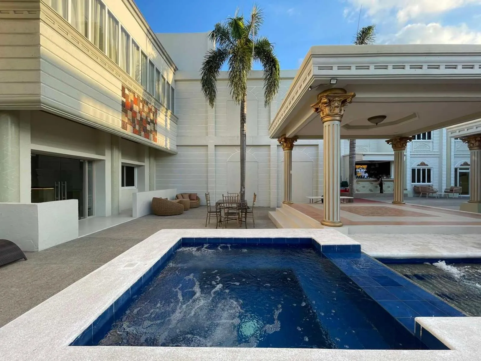 Swimming pool in El Palacio Hotel & Resort