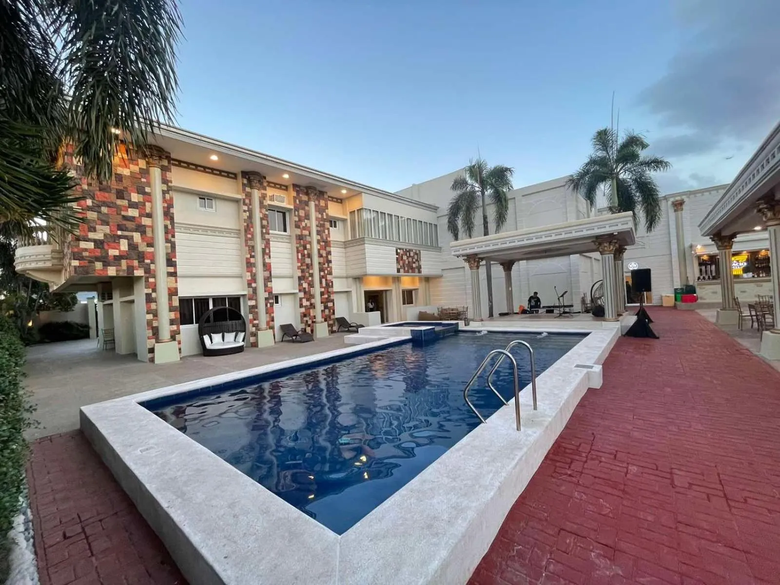 Swimming pool in El Palacio Hotel & Resort