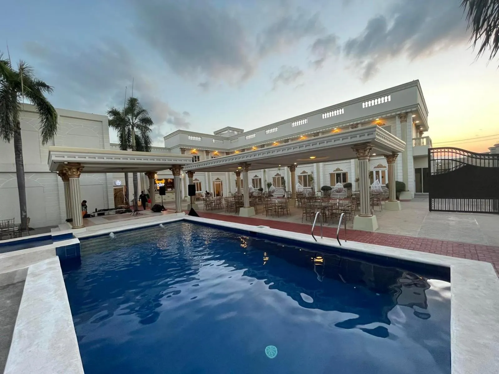 Swimming pool in El Palacio Hotel & Resort