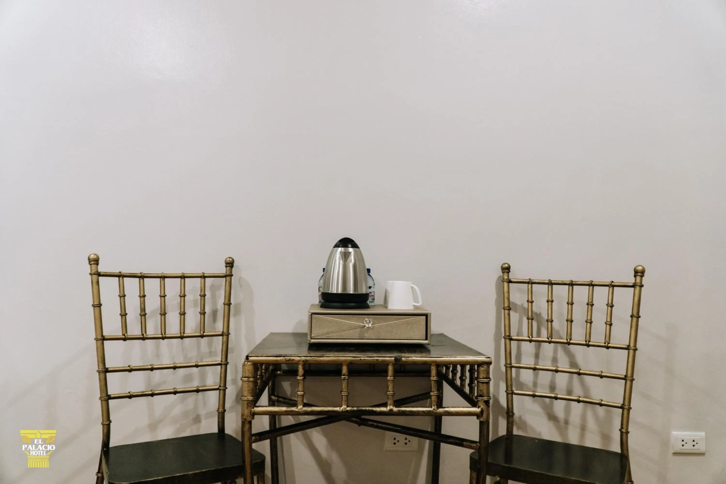 Coffee/tea facilities in El Palacio Hotel & Resort