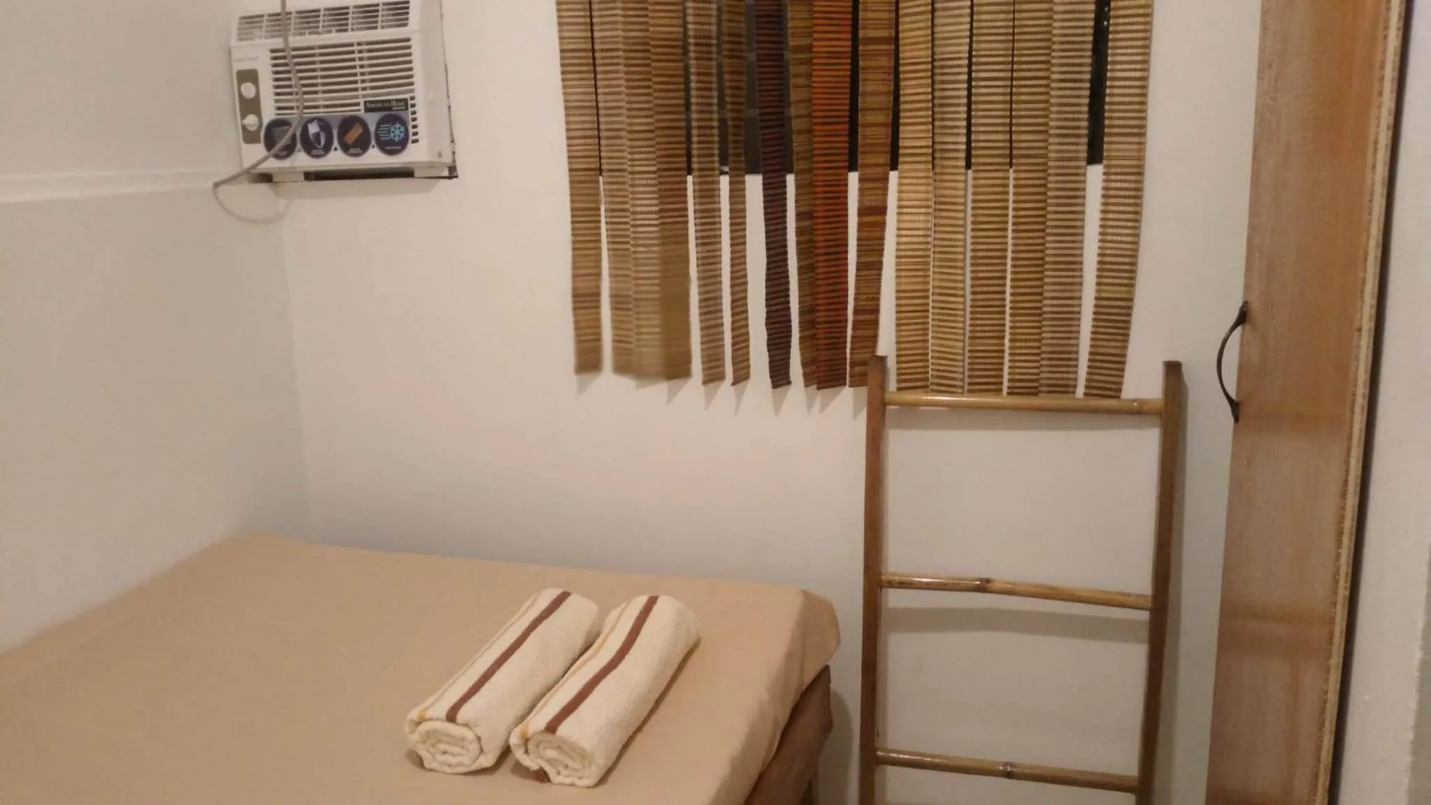 towels, Bed in Mabs Hostel