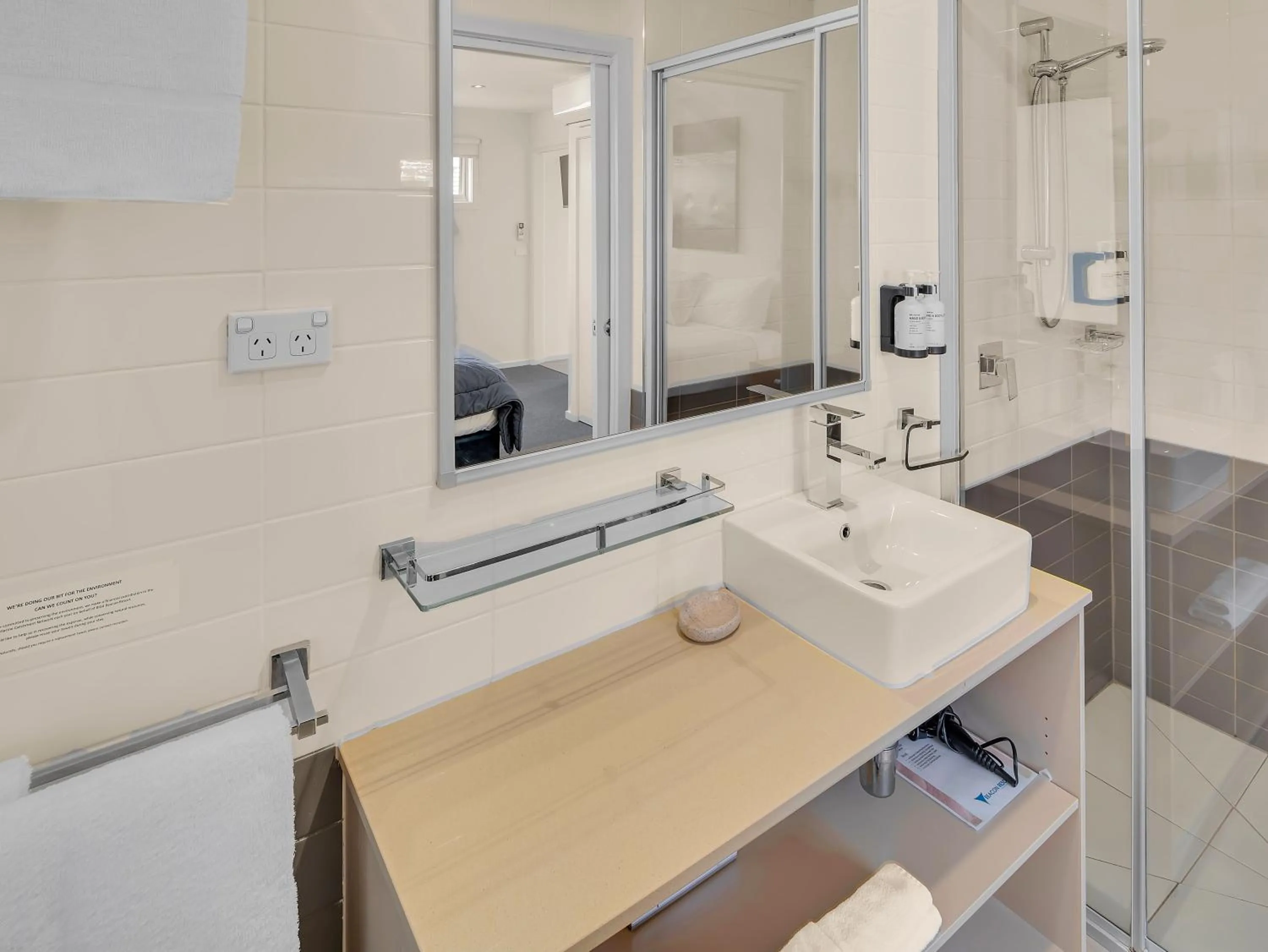 Shower in BIG4 Ingenia Holidays Queenscliff Beacon