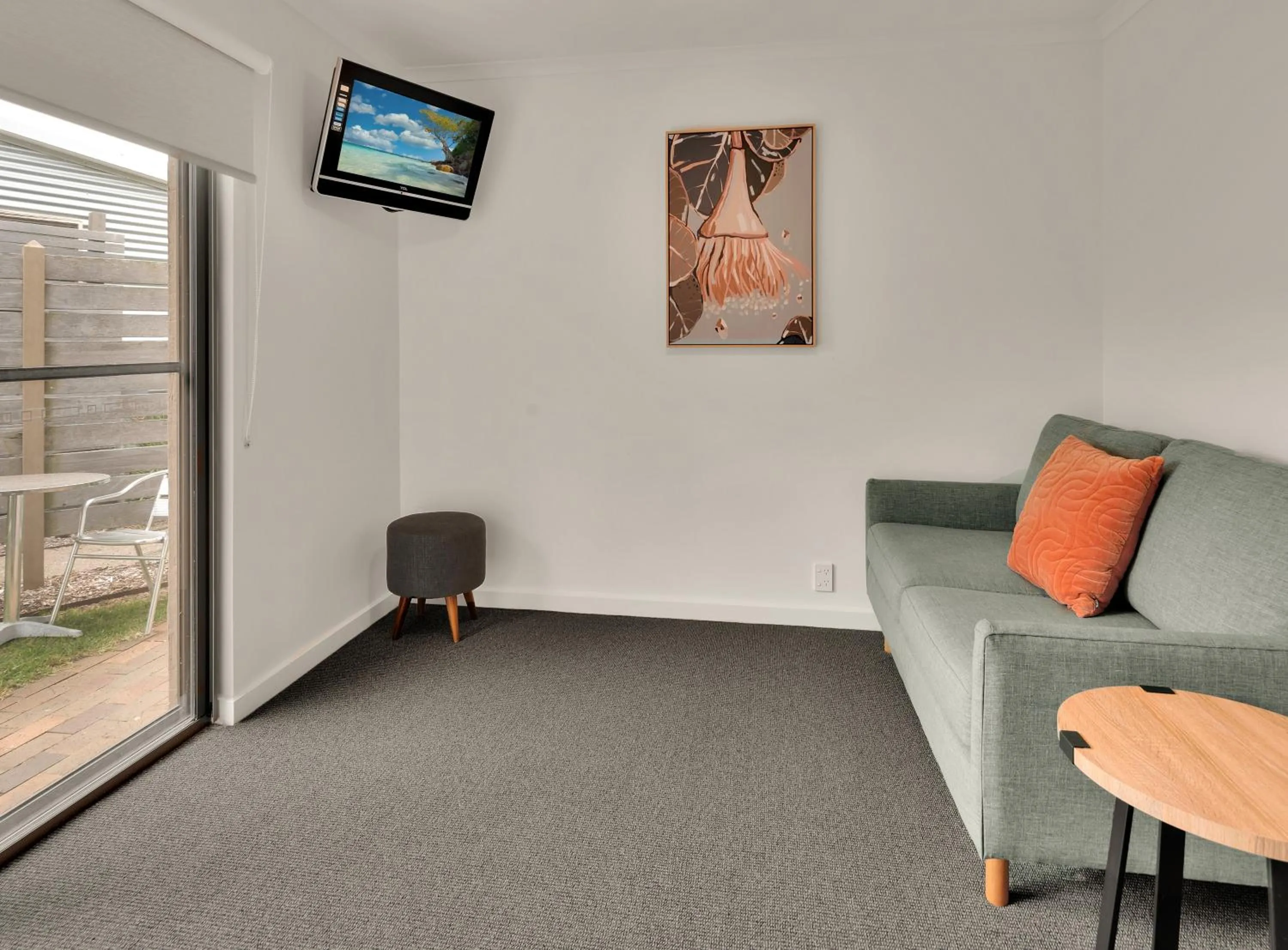 TV and multimedia in BIG4 Ingenia Holidays Queenscliff Beacon