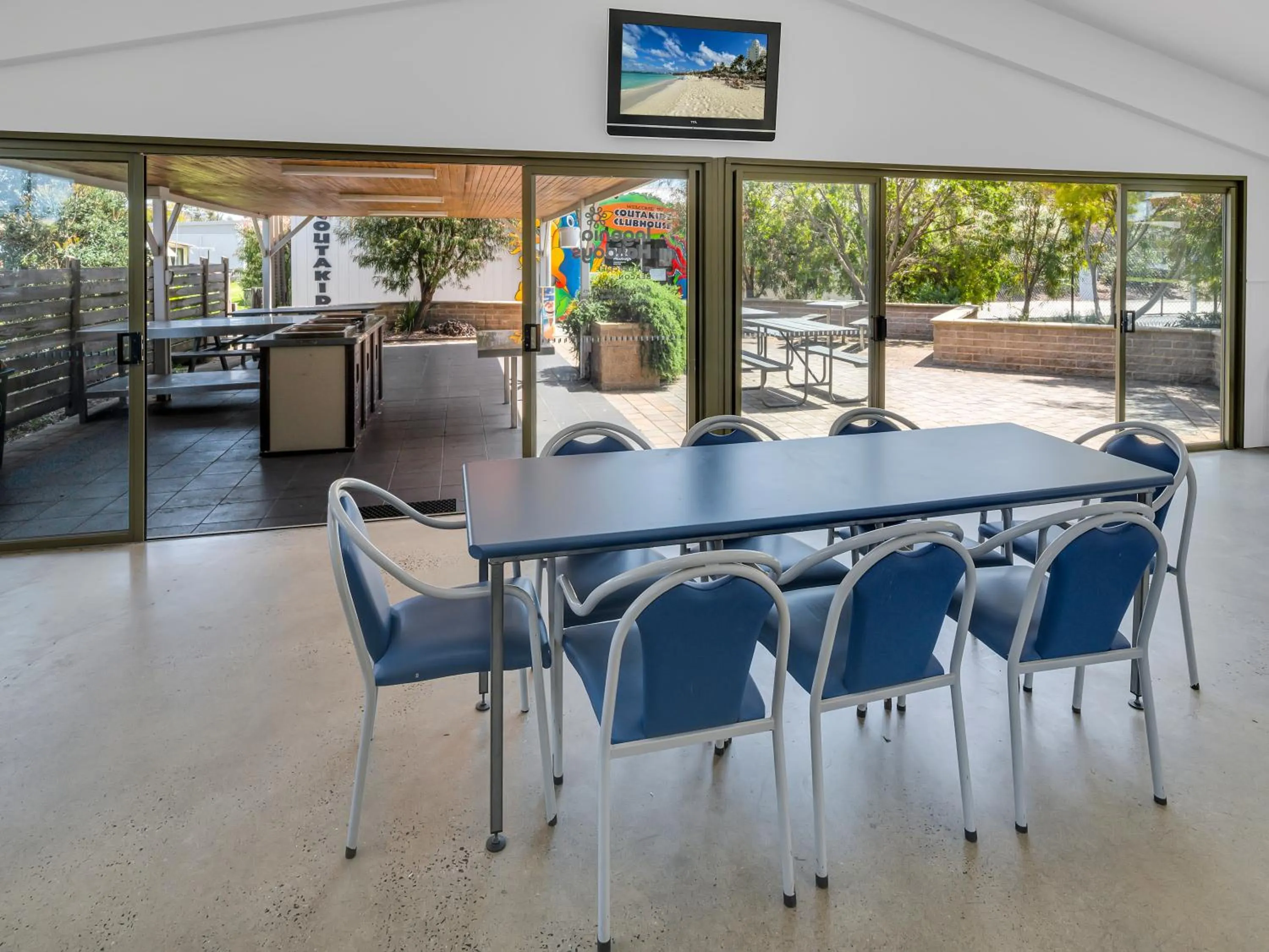 Communal lounge/ TV room in BIG4 Ingenia Holidays Queenscliff Beacon