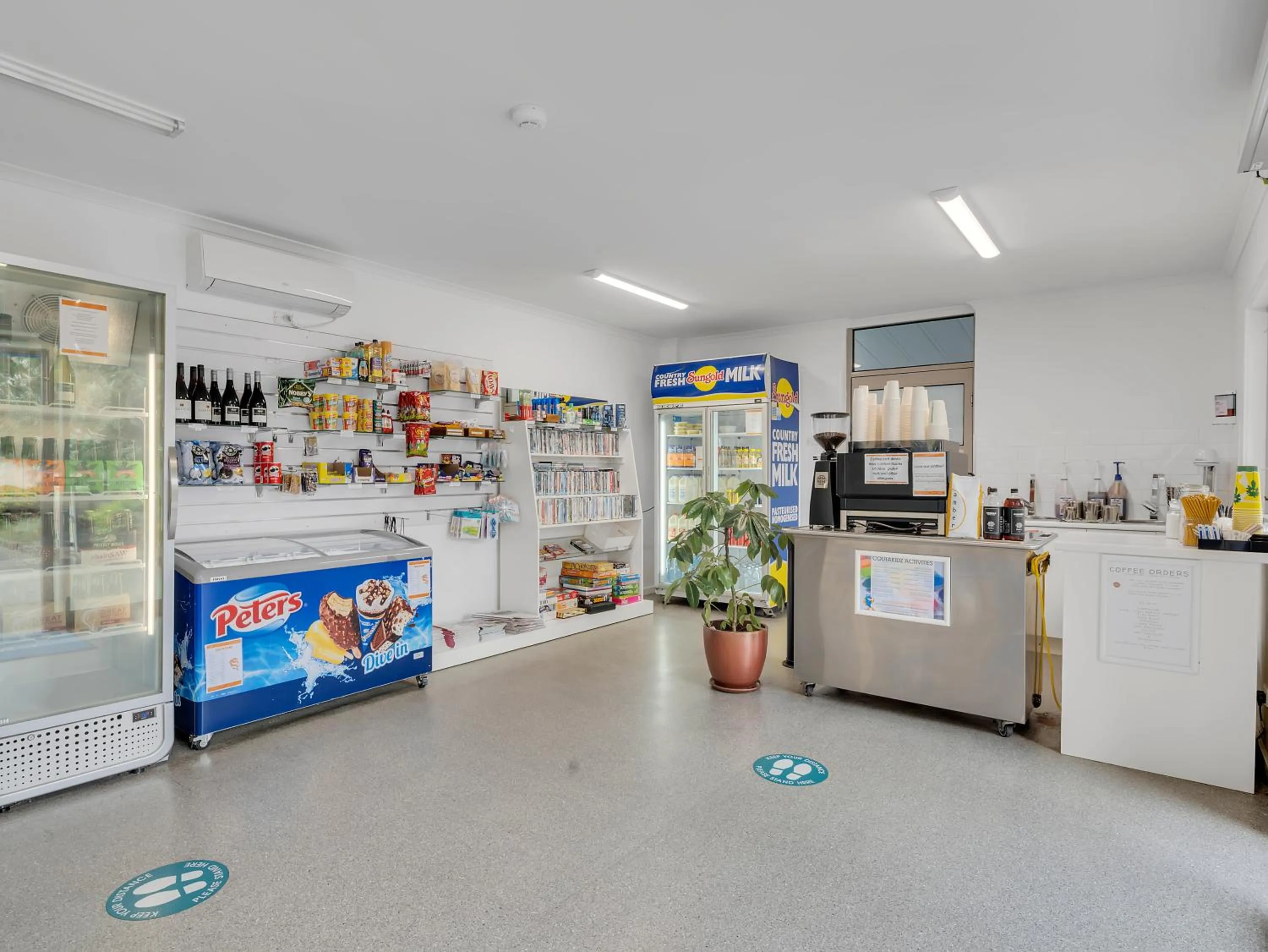 On-site shops in BIG4 Ingenia Holidays Queenscliff Beacon