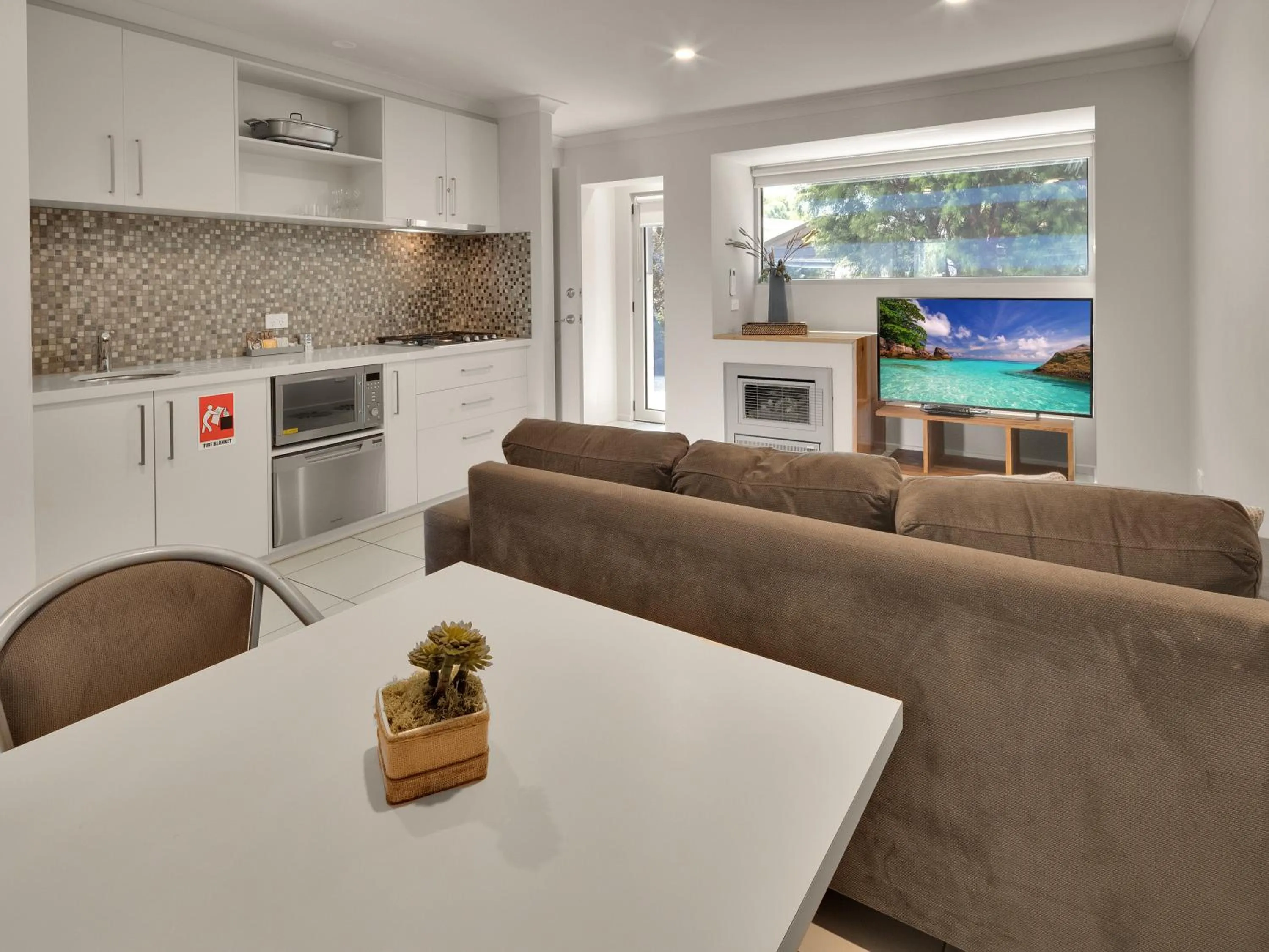 Kitchen or kitchenette in BIG4 Ingenia Holidays Queenscliff Beacon