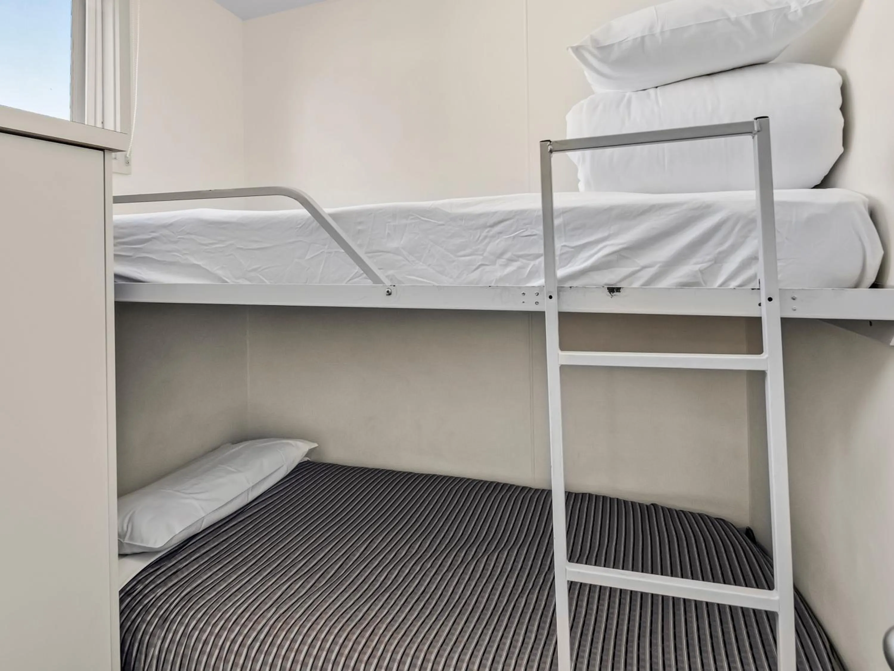 Bed in BIG4 Ingenia Holidays Queenscliff Beacon