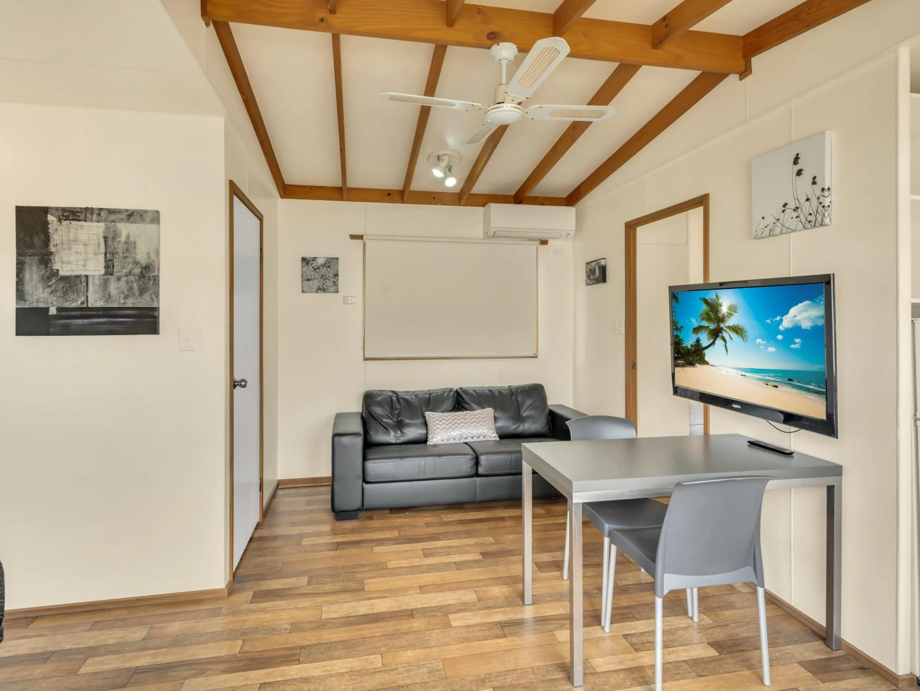 TV and multimedia in BIG4 Ingenia Holidays Queenscliff Beacon