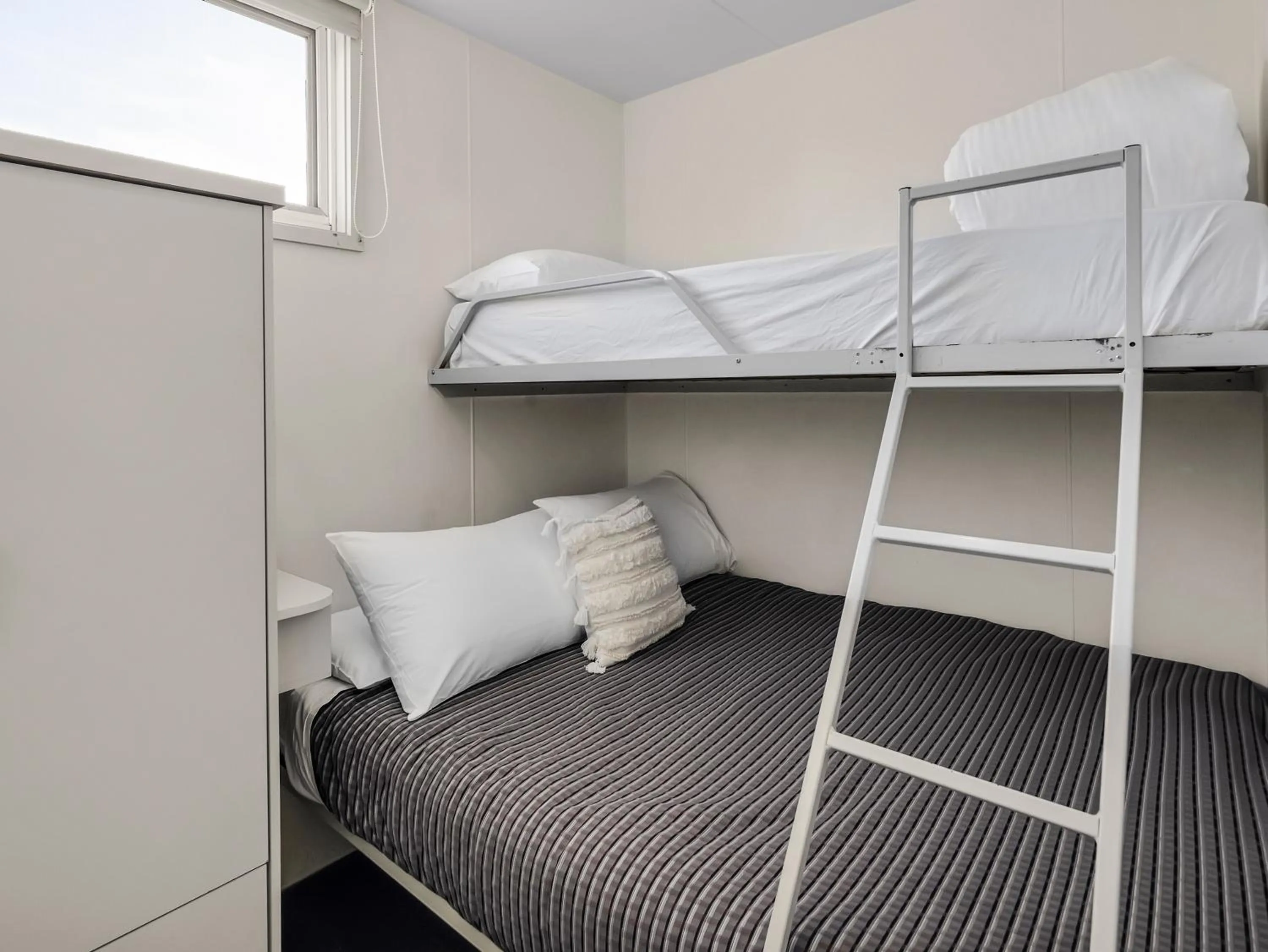 Bed in BIG4 Ingenia Holidays Queenscliff Beacon