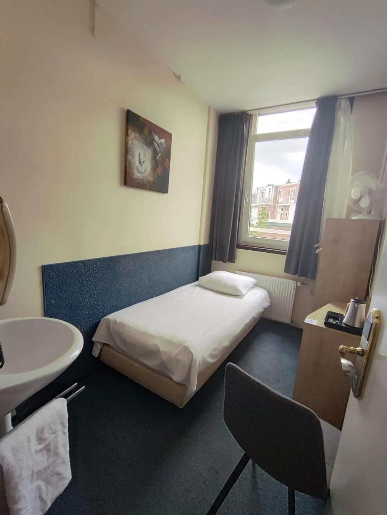 Photo of the whole room, Bed in New City Hotel Scheveningen