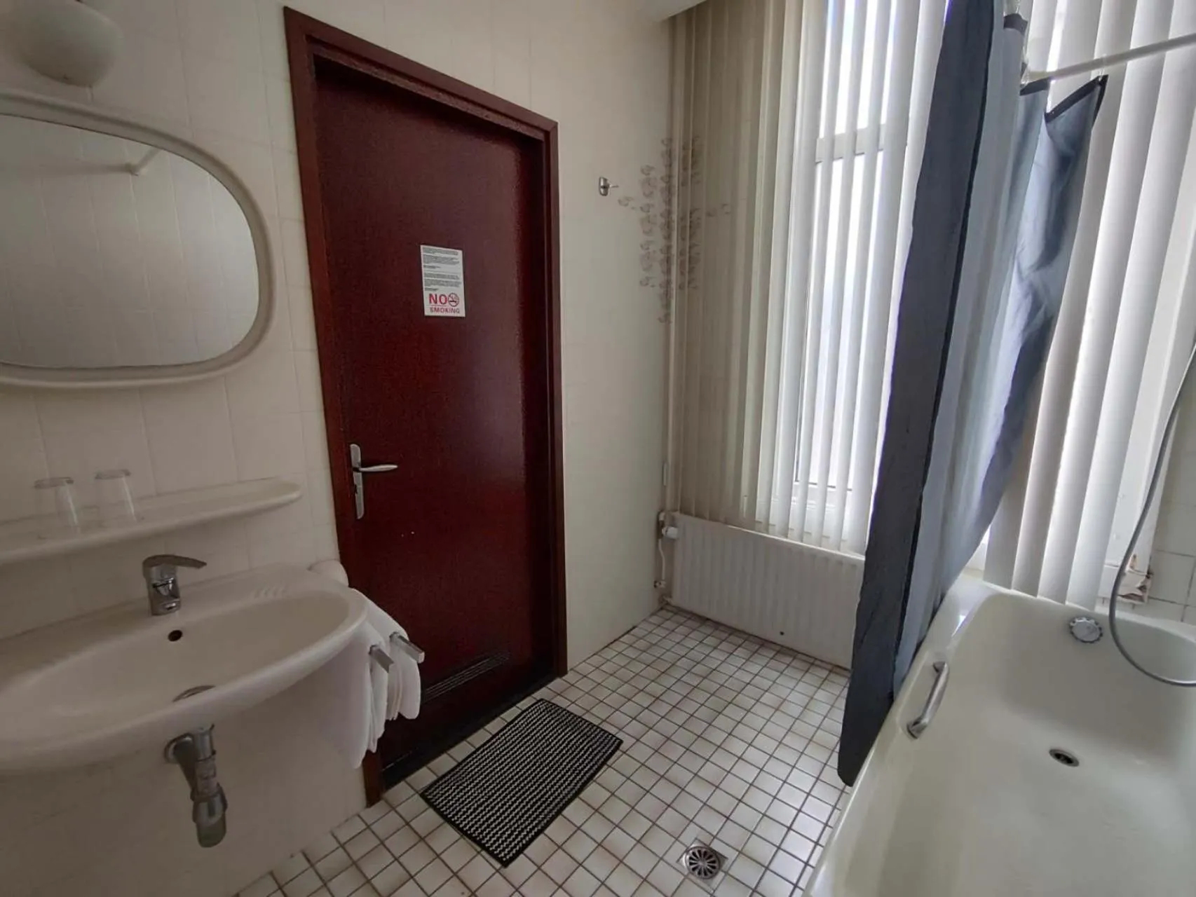 Bathroom in New City Hotel Scheveningen