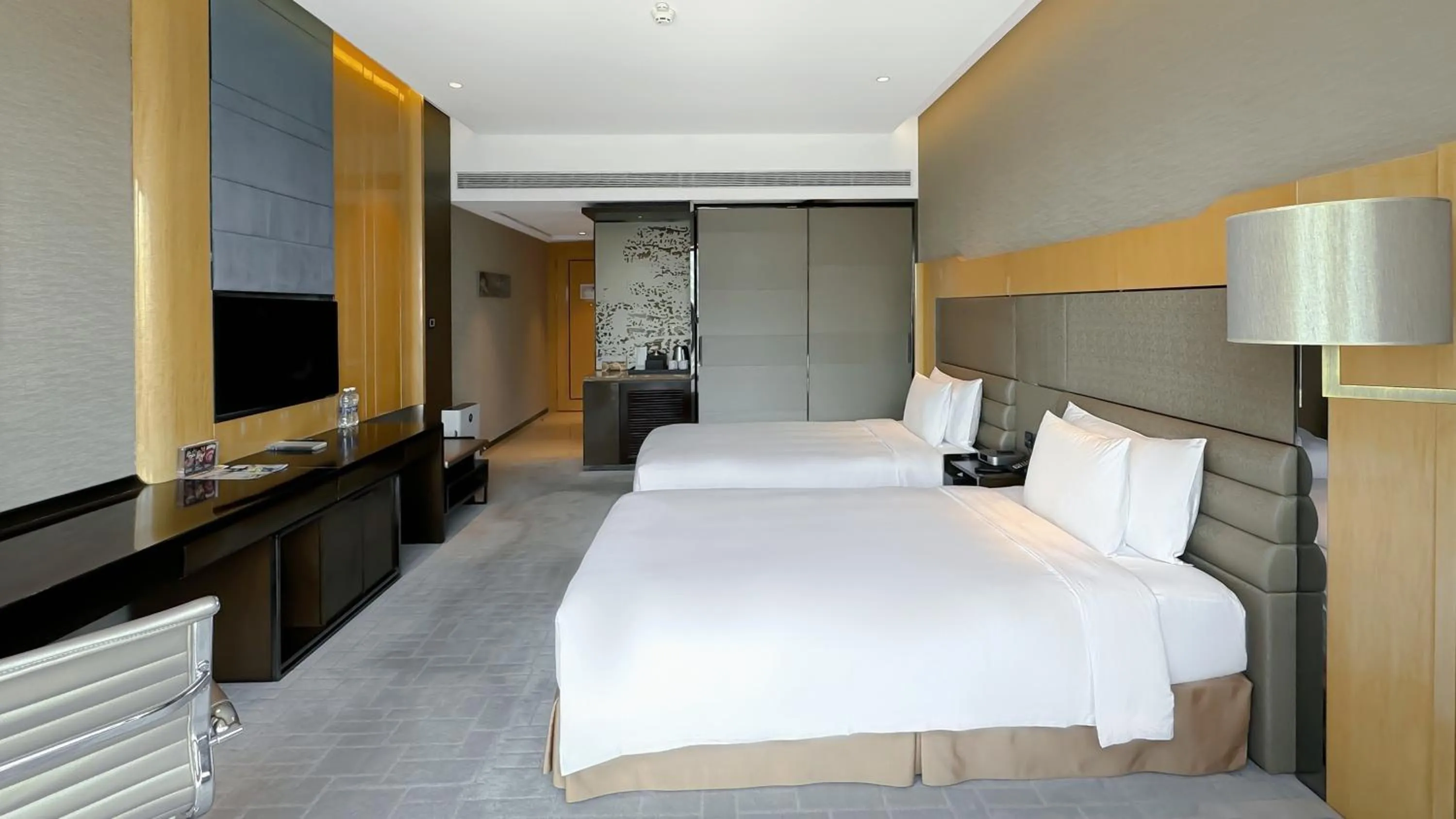 Bed in Crowne Plaza Beijing Lido by IHG