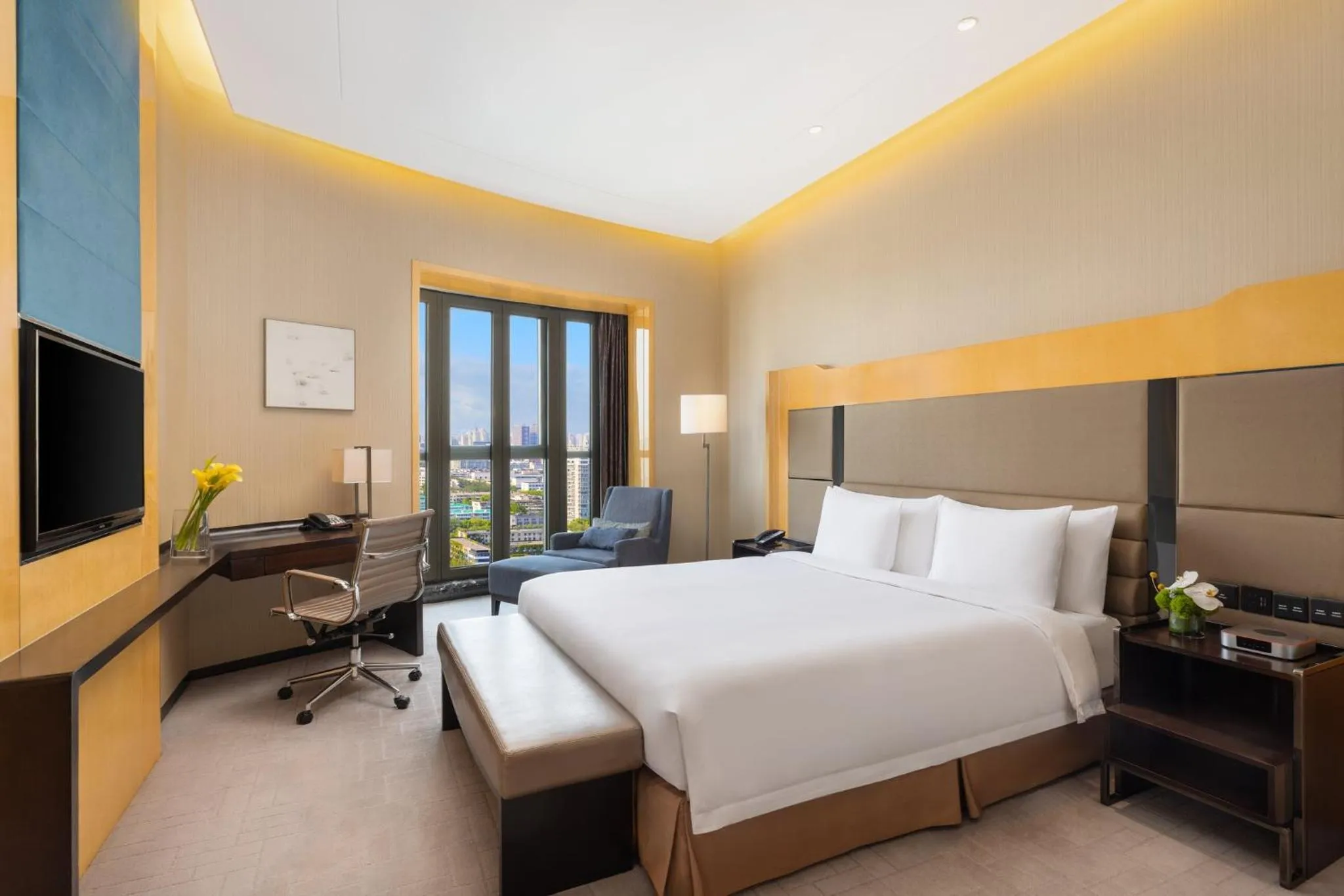 Photo of the whole room, Bed in Crowne Plaza Beijing Lido by IHG