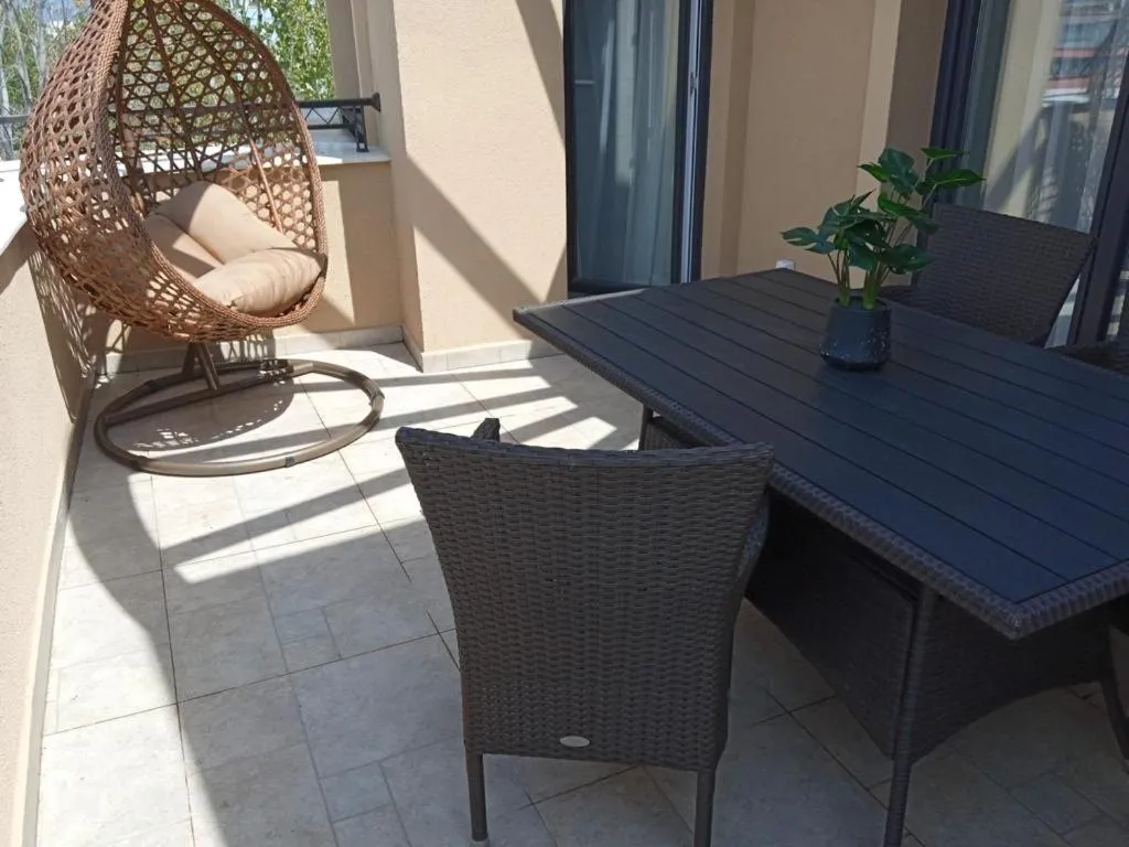 APHRODITE PARK DELUXE