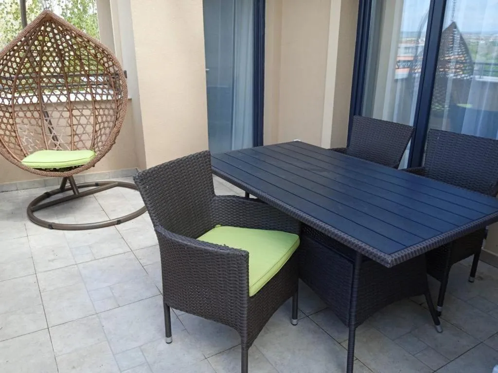 APHRODITE PARK DELUXE