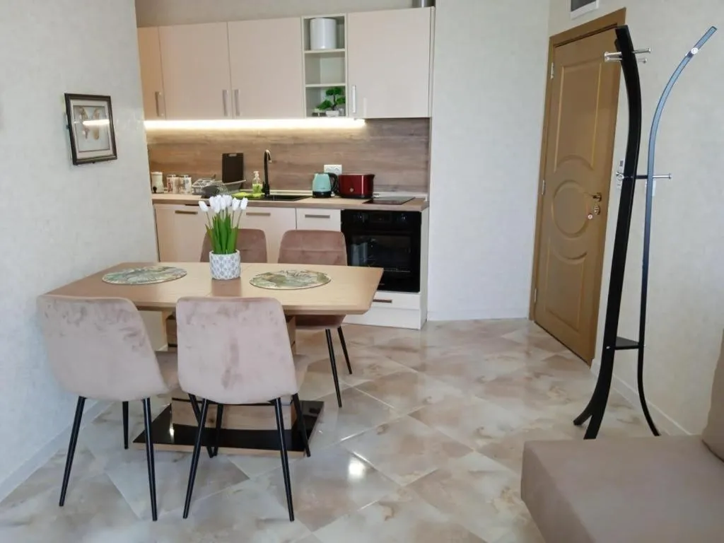 APHRODITE PARK DELUXE