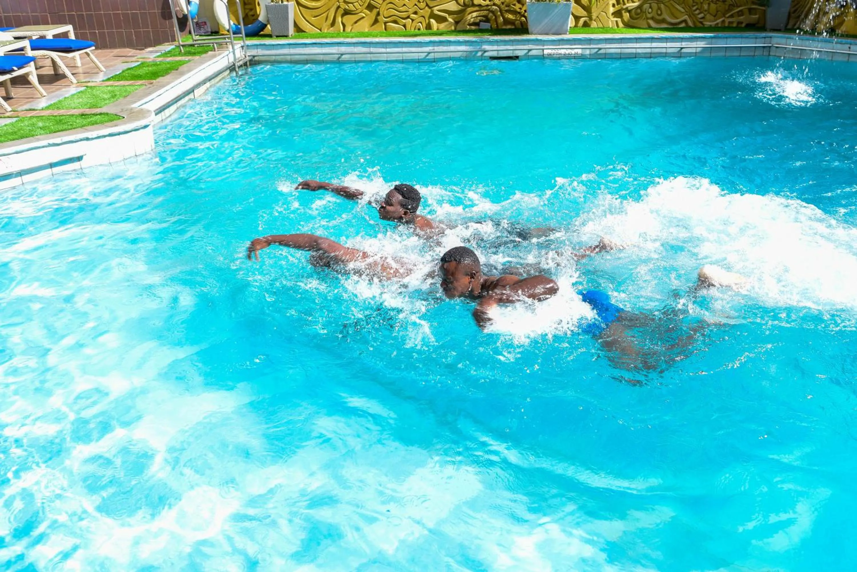 Swimming pool in Nairobi Safari Club by Swiss-Belhotel