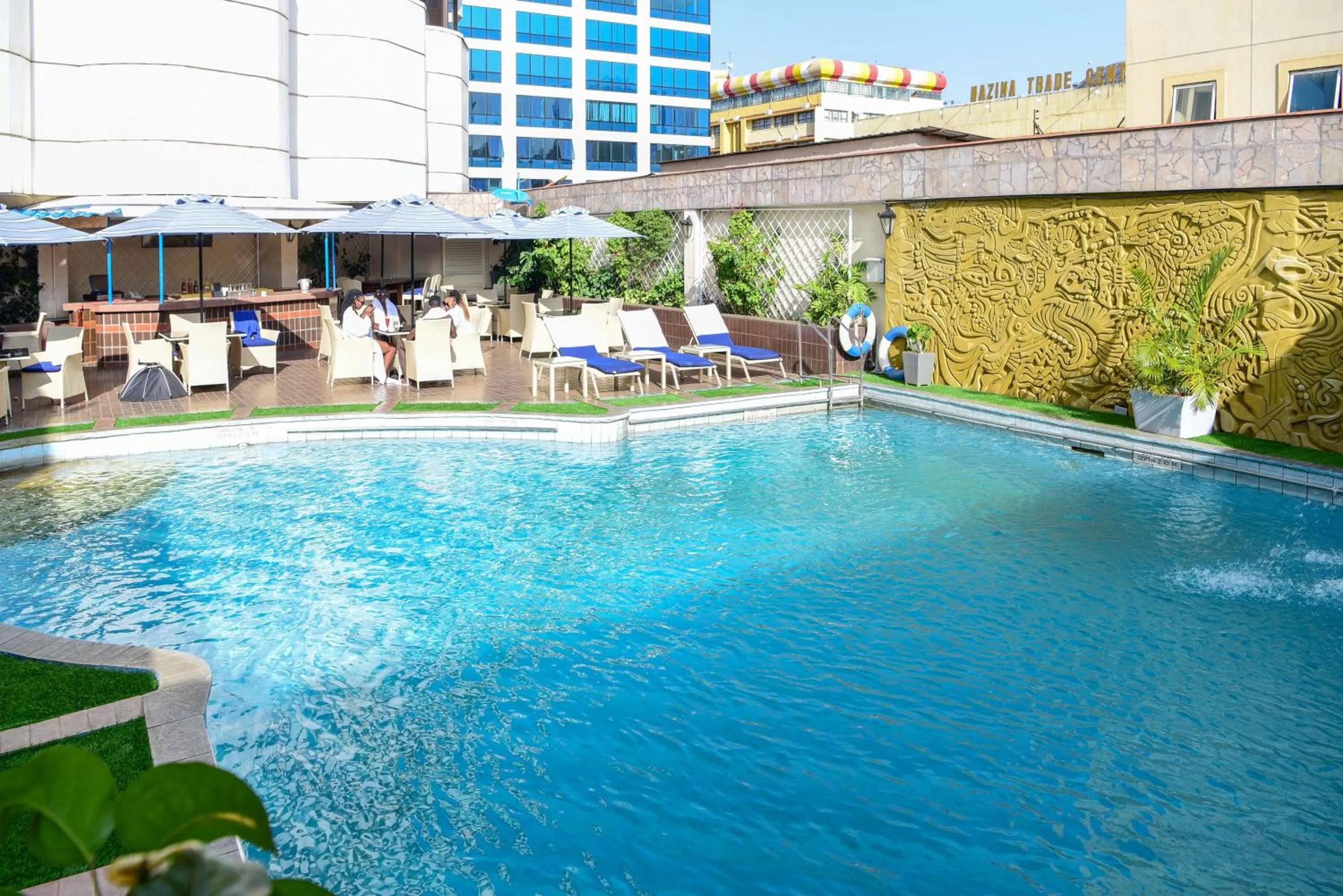 Swimming pool in Nairobi Safari Club by Swiss-Belhotel