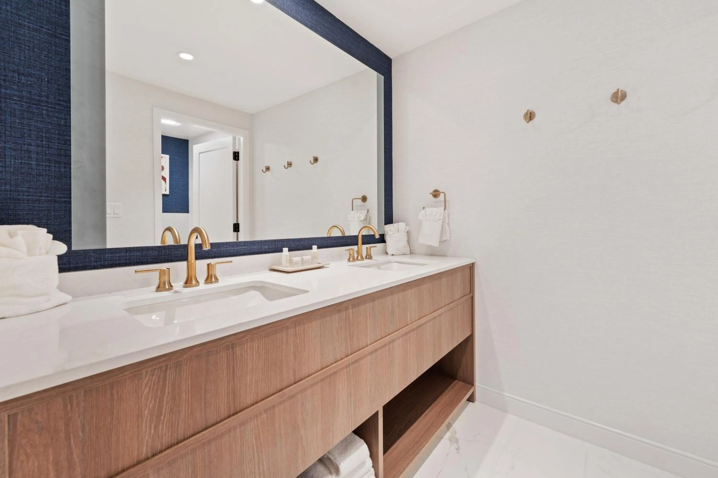 Bathroom in Greyfinch Chatham Inn