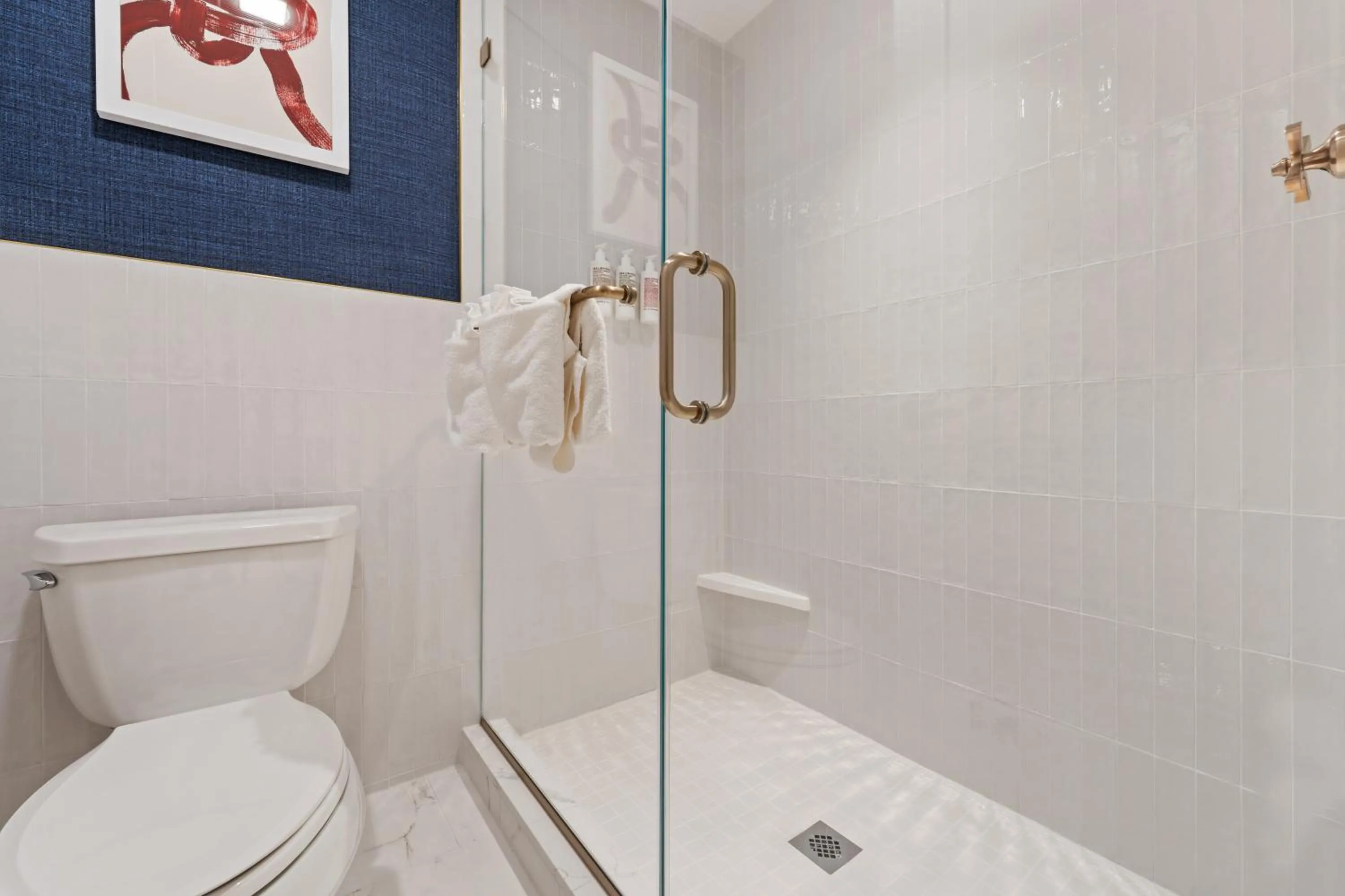 Bathroom in Greyfinch Chatham Inn