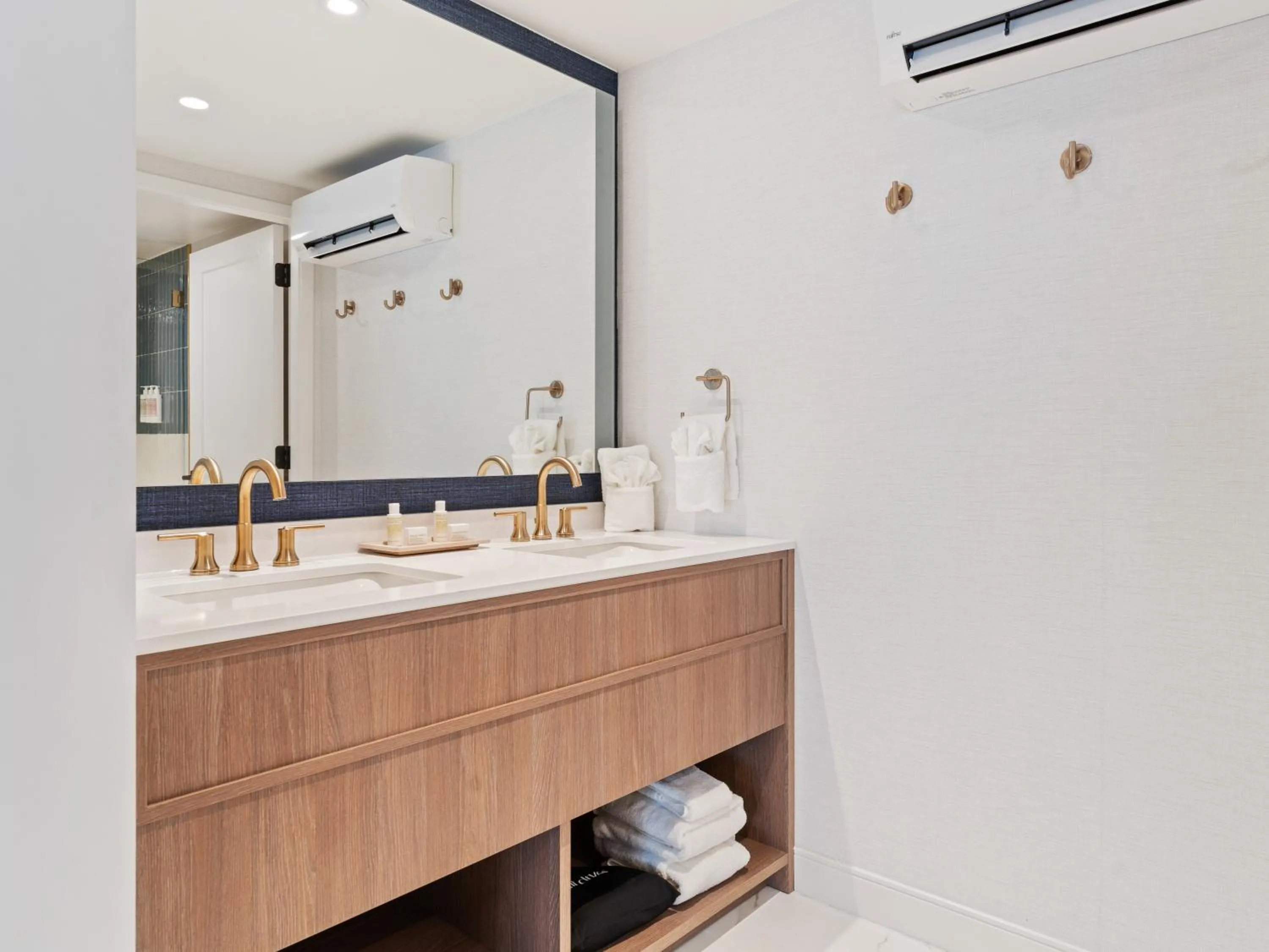 Bathroom in Greyfinch Chatham Inn