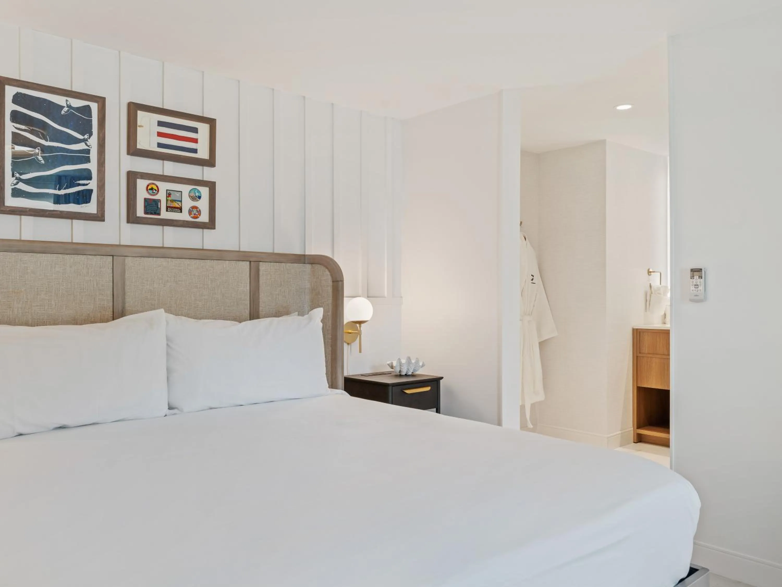 Bed in Greyfinch Chatham Inn